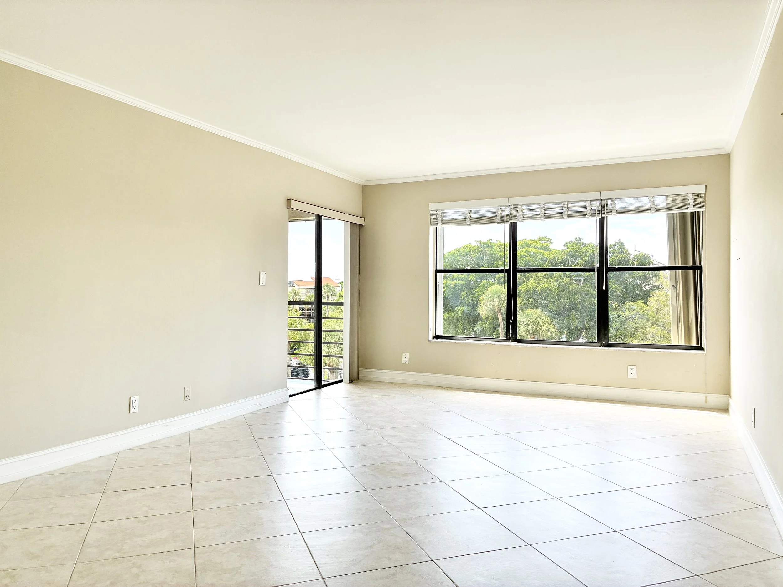 30-Living Area.jpg