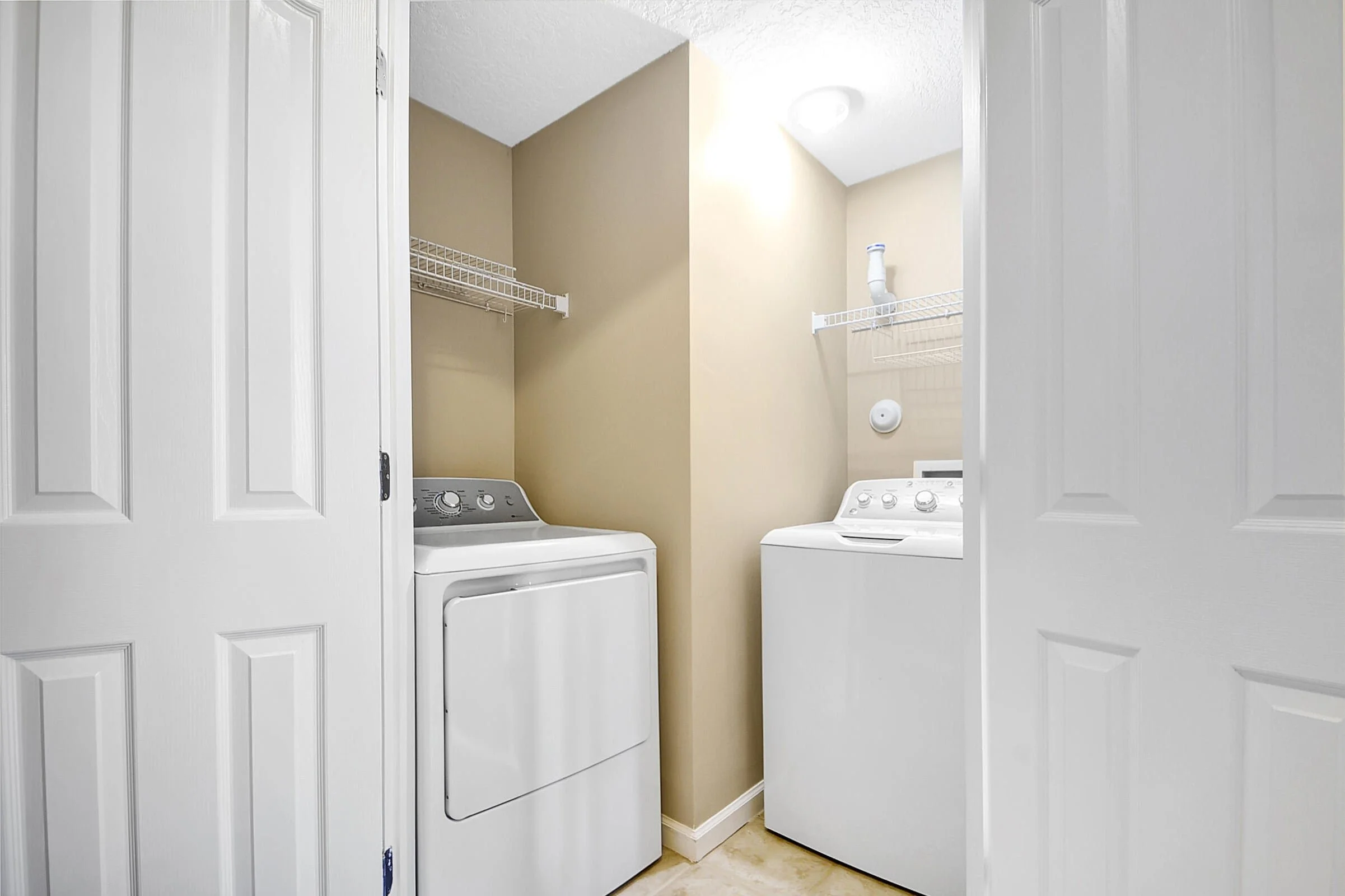 15-Washer and Dryer.jpg