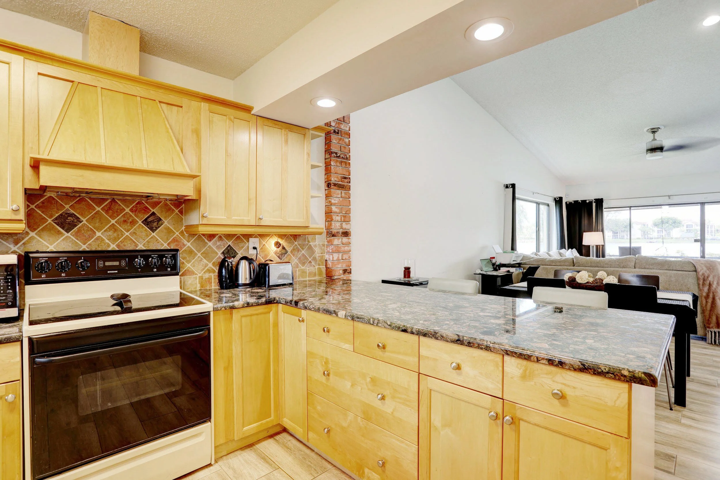 17-Kitchen.jpg