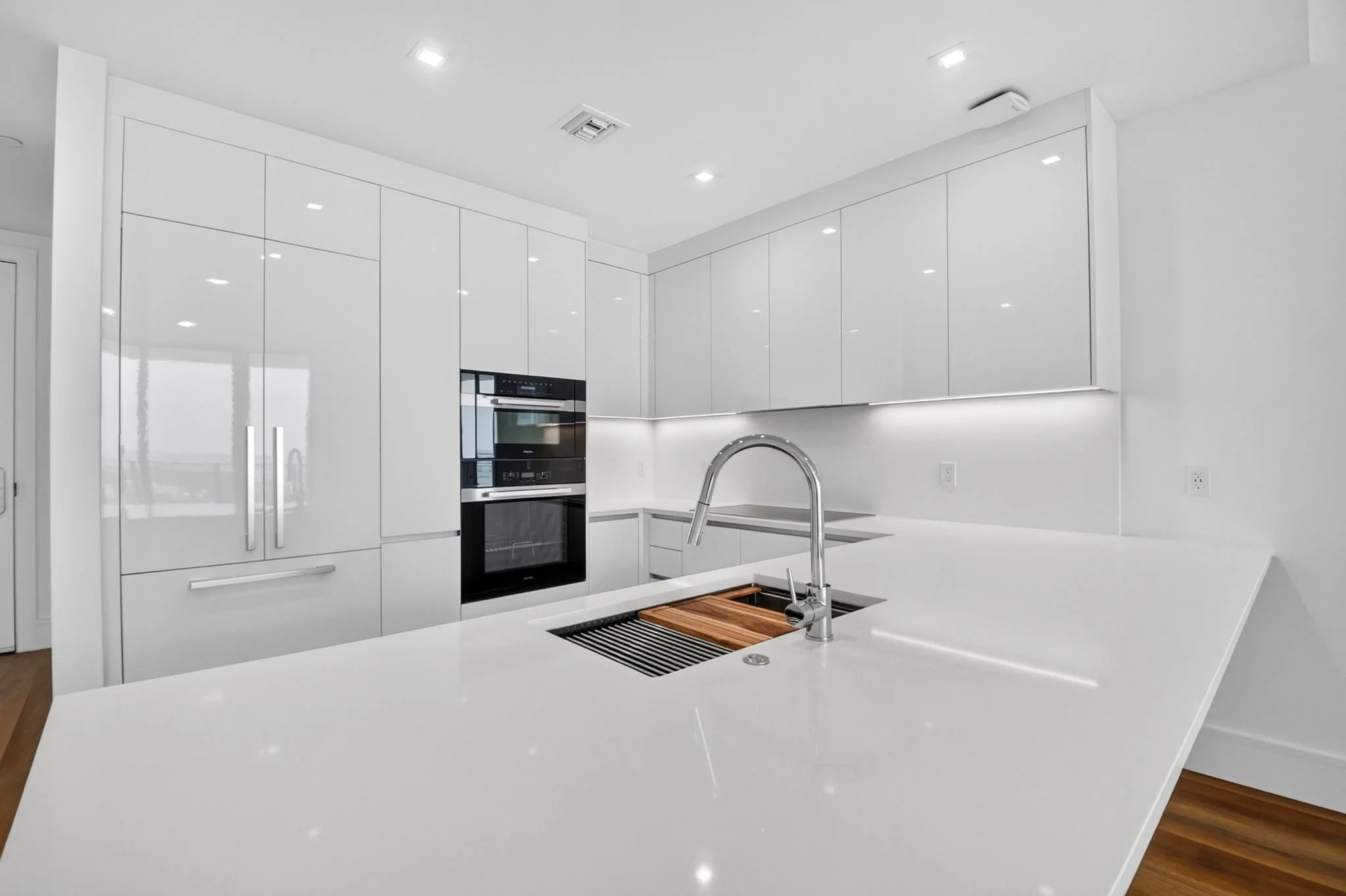 51-Kitchen-220 Lake Shore Dr 1511.jpg