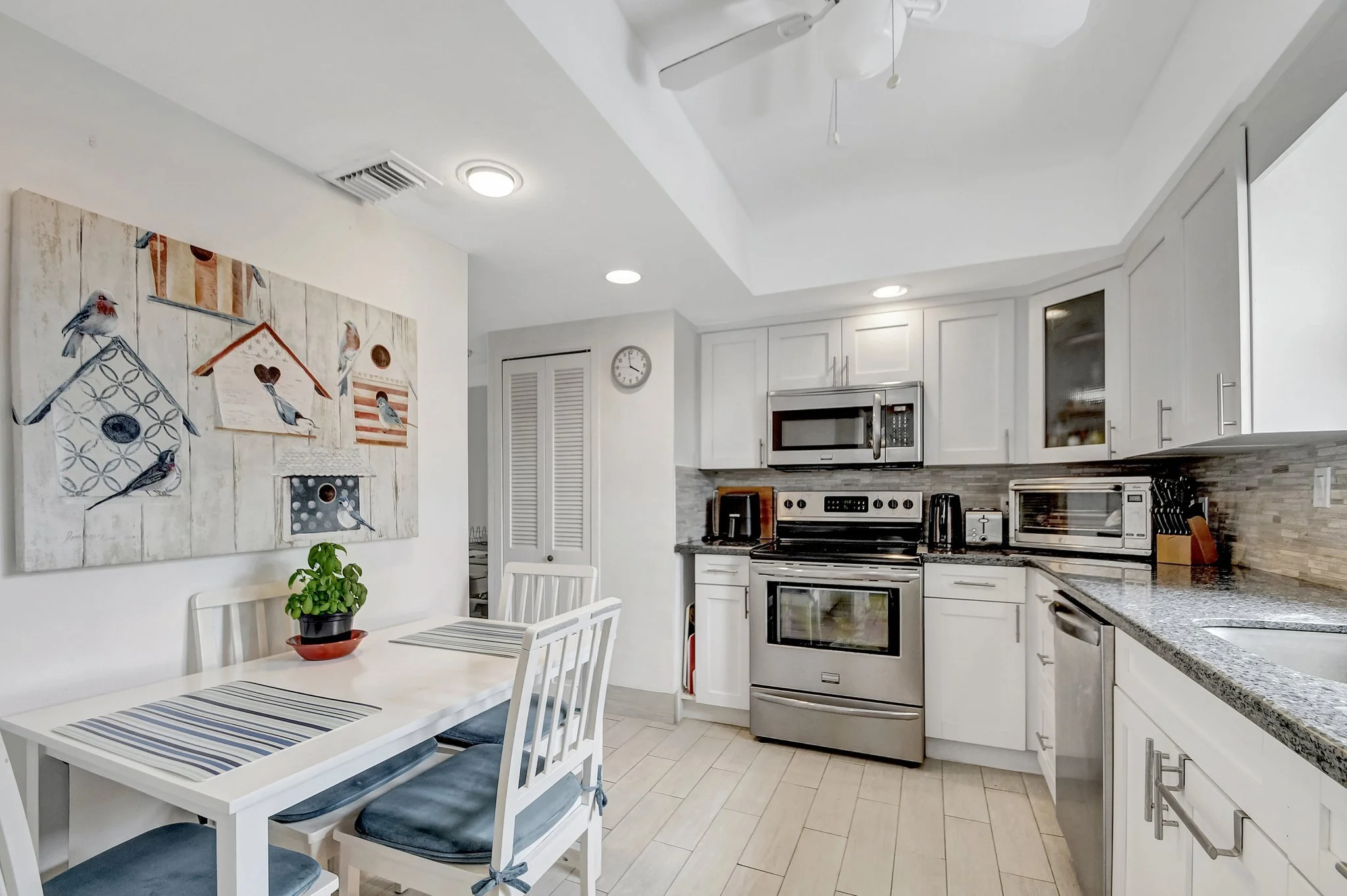 22-Palm Beach-La Bonne Vie-Kitchen and casual dining.jpg