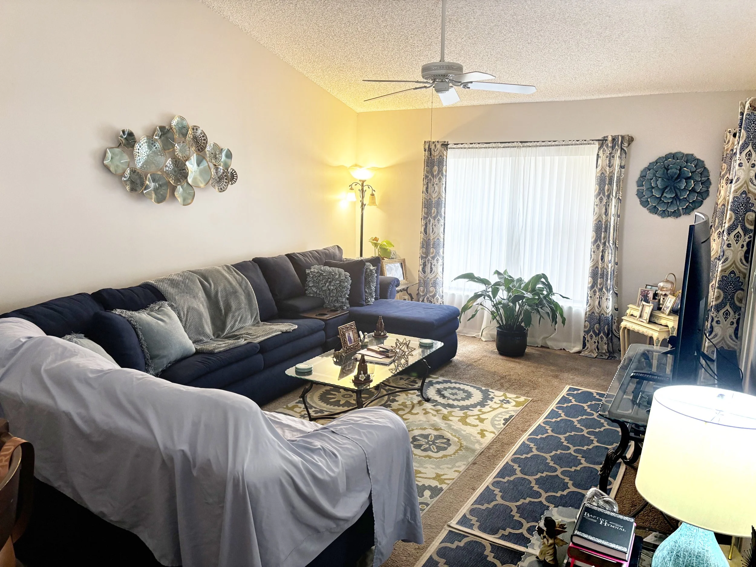 10-Living Room.jpg