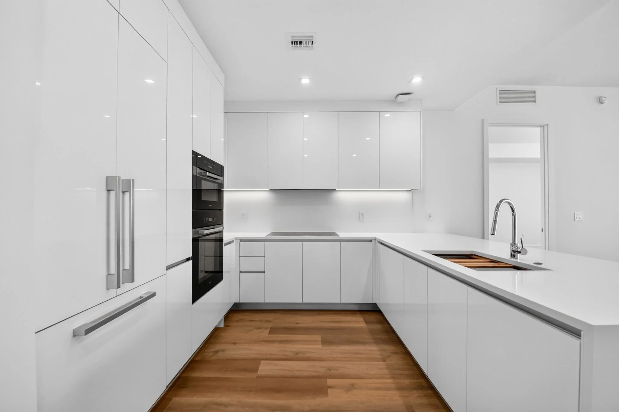 52-Kitchen-220 Lake Shore Dr 1511.jpg