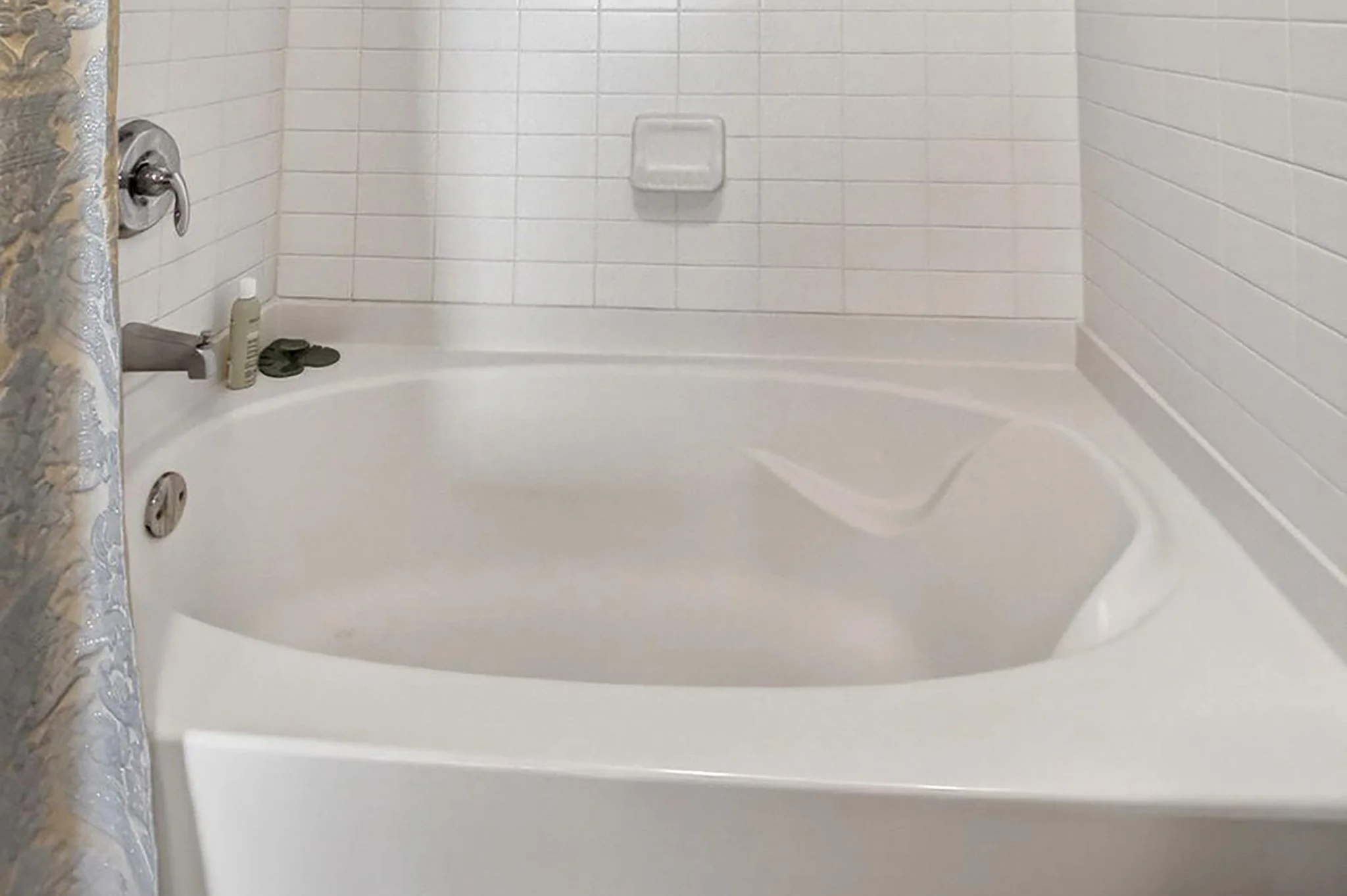 18-Bathr tub Condo West Palm Beach.jpg