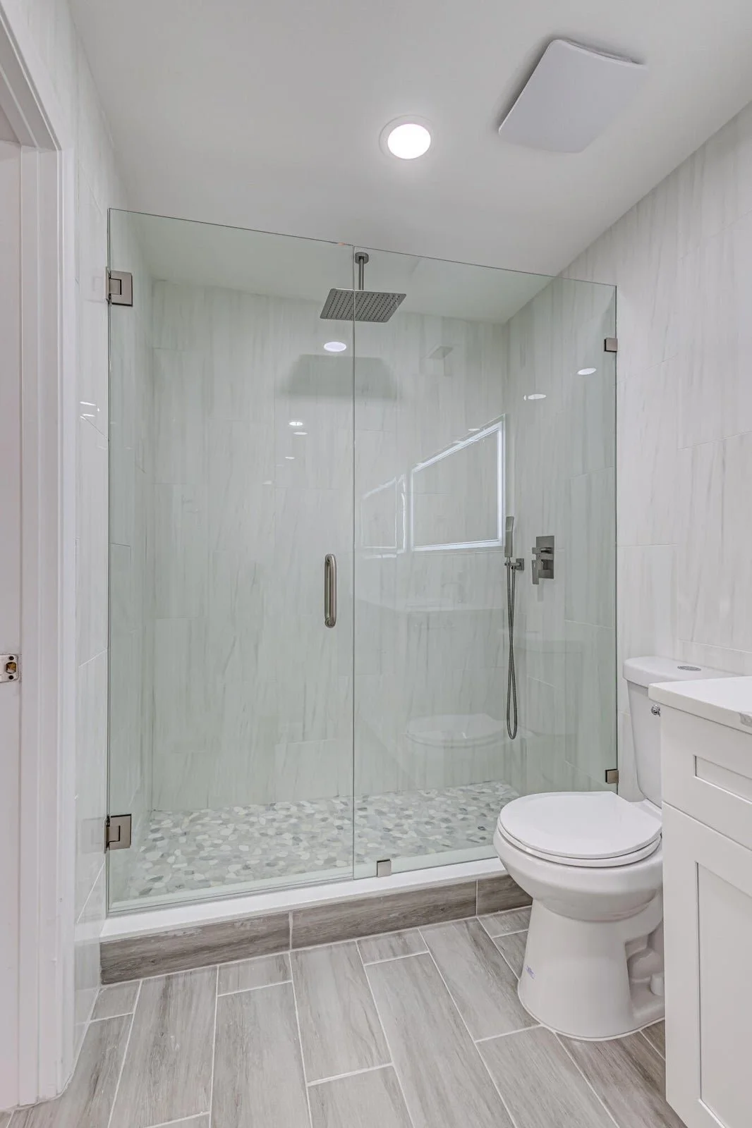 17-Master Bathroom.jpg
