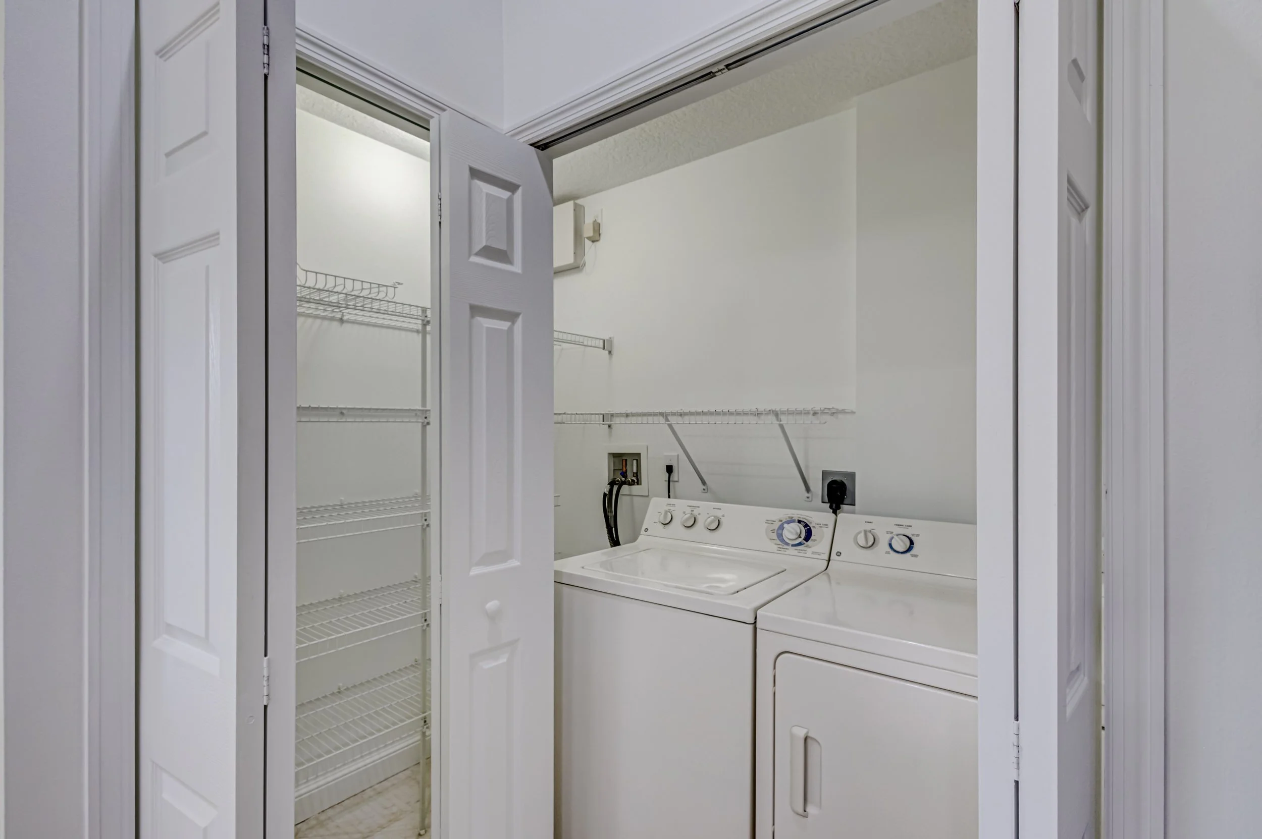 22-Laundry closet.jpg