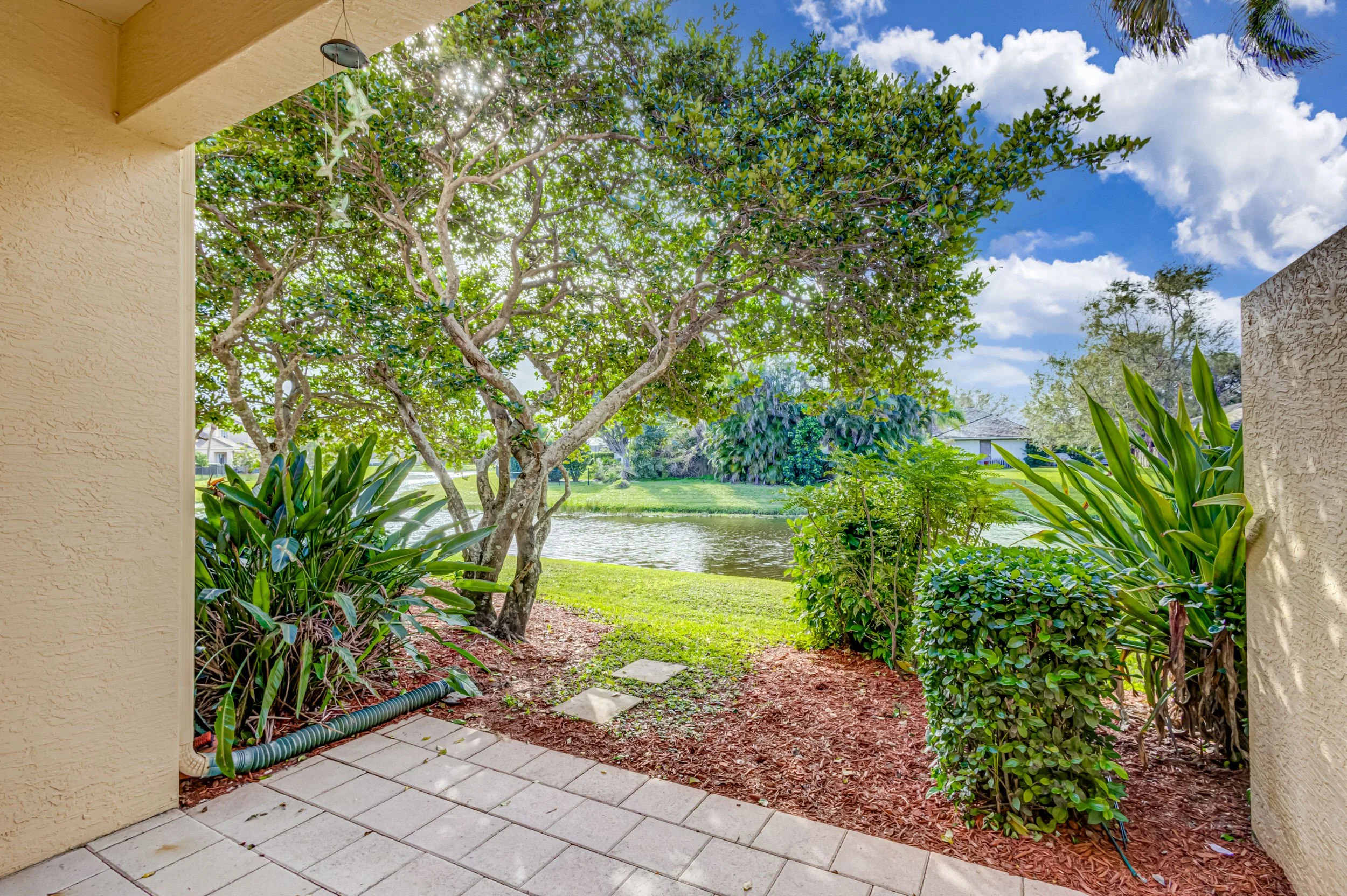 53-Covered Patio.jpg