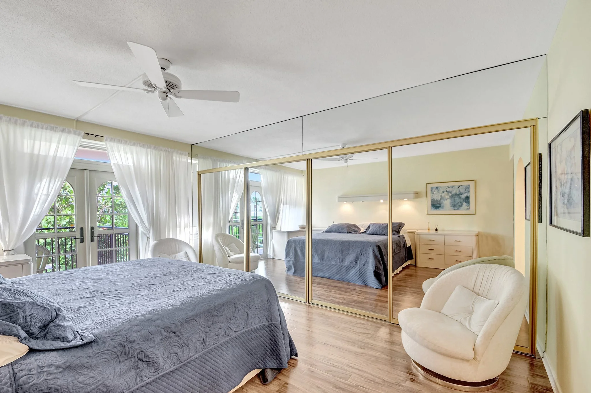 26-Palm Beach-La Bonne Vie-Master bedroom.jpg