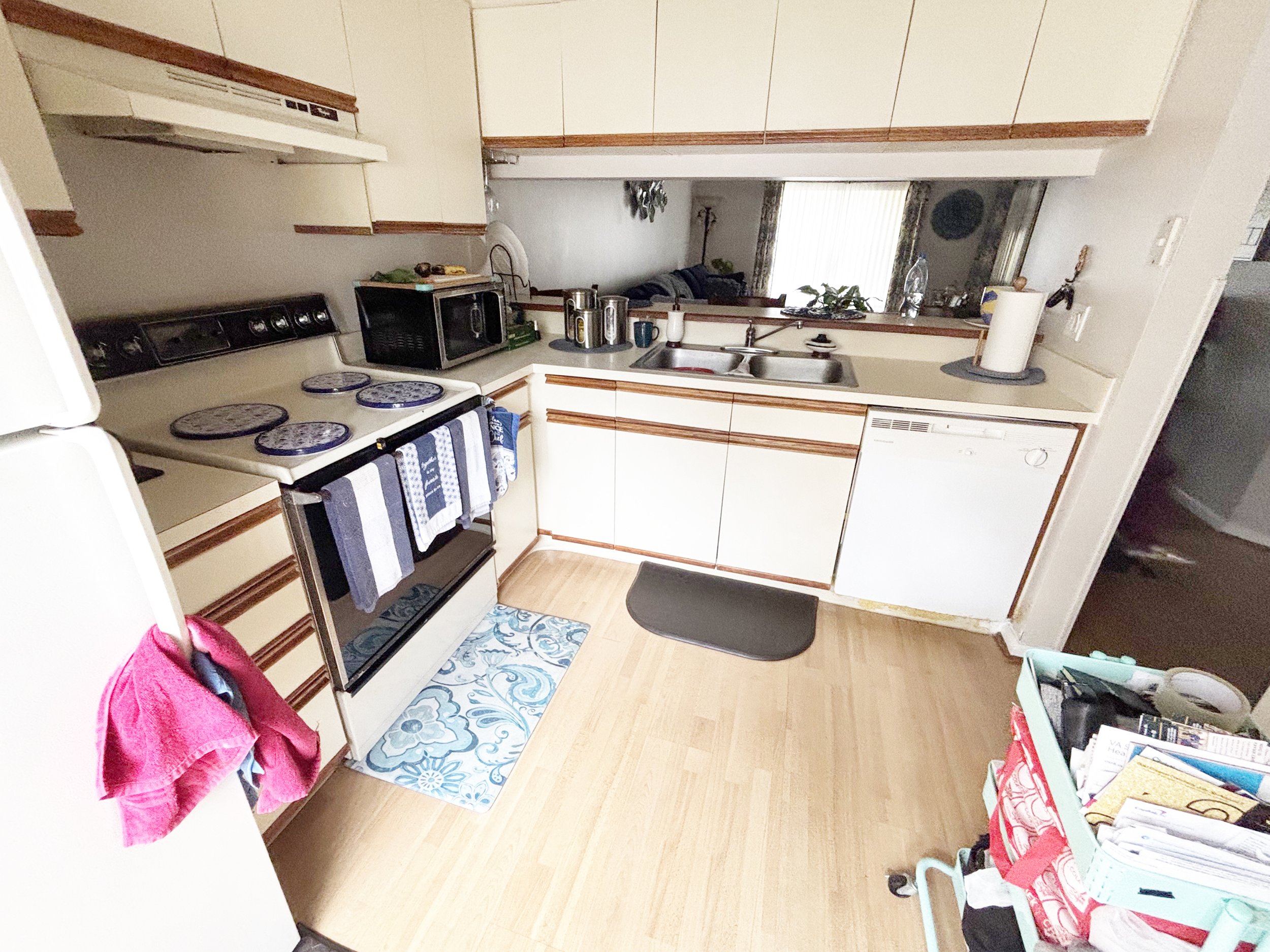 30-Kitchen.jpg
