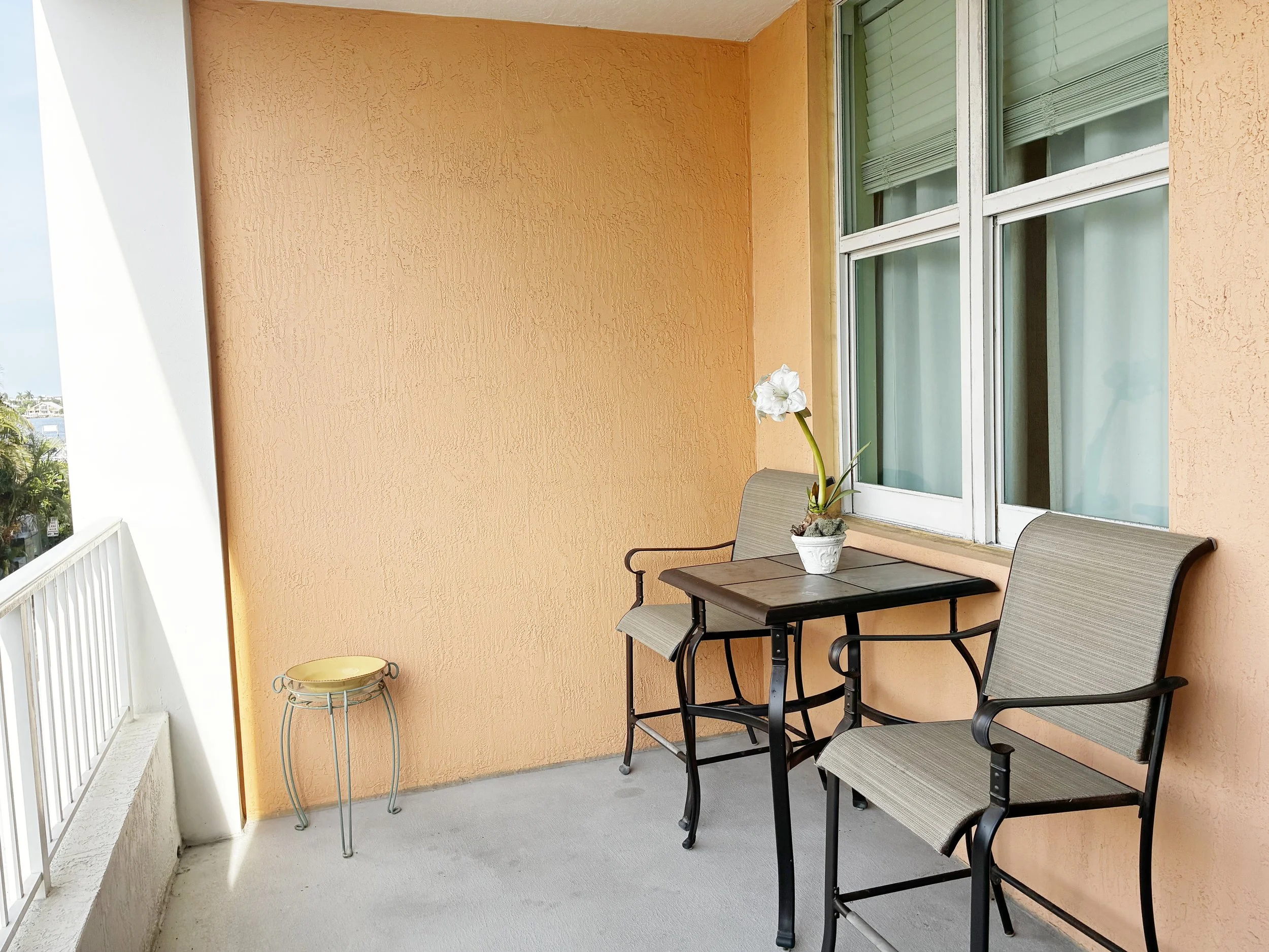 11-Balcony.jpeg