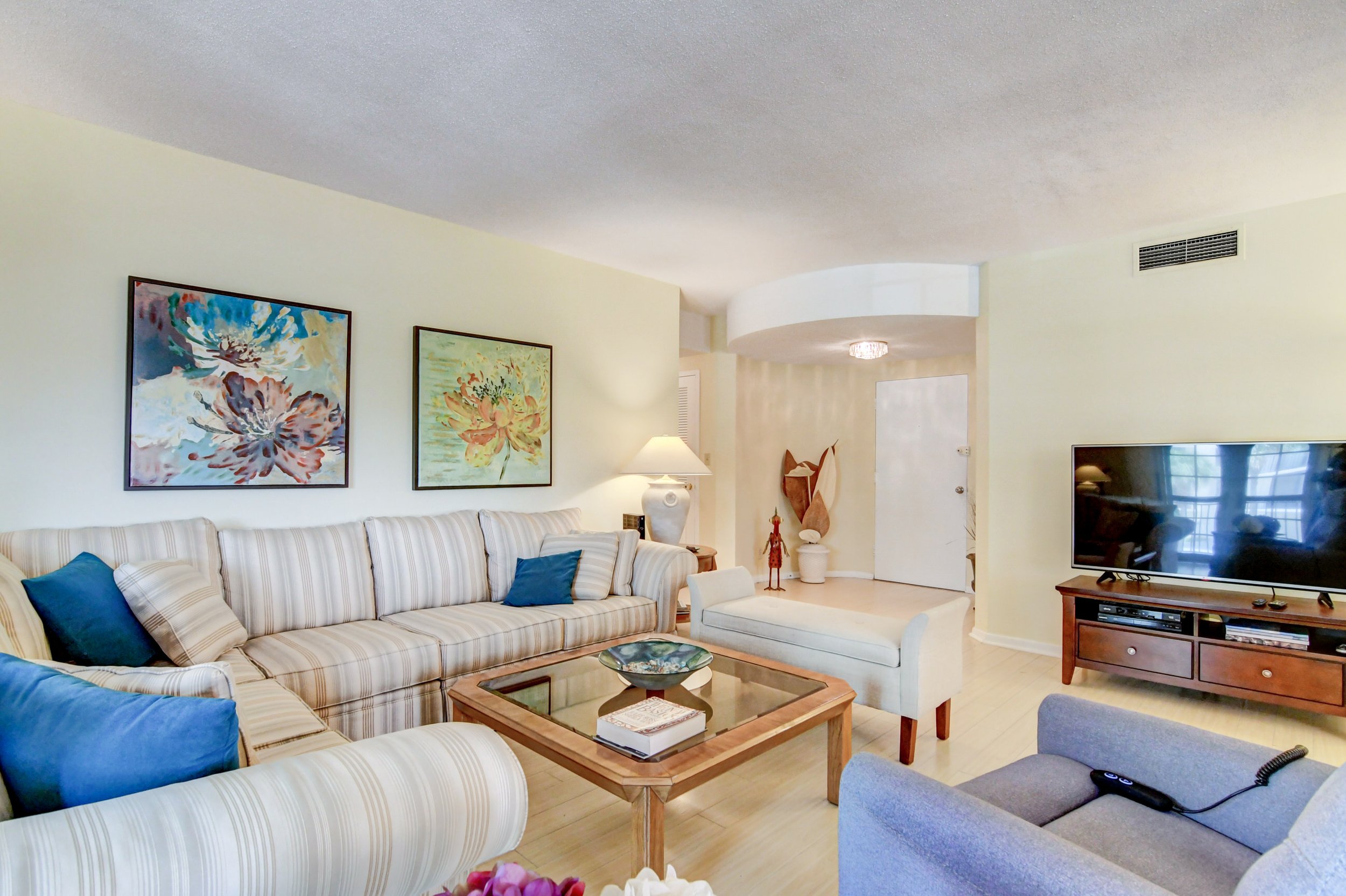 12-Luxury Seasonal Condo Palm Beach.jpeg