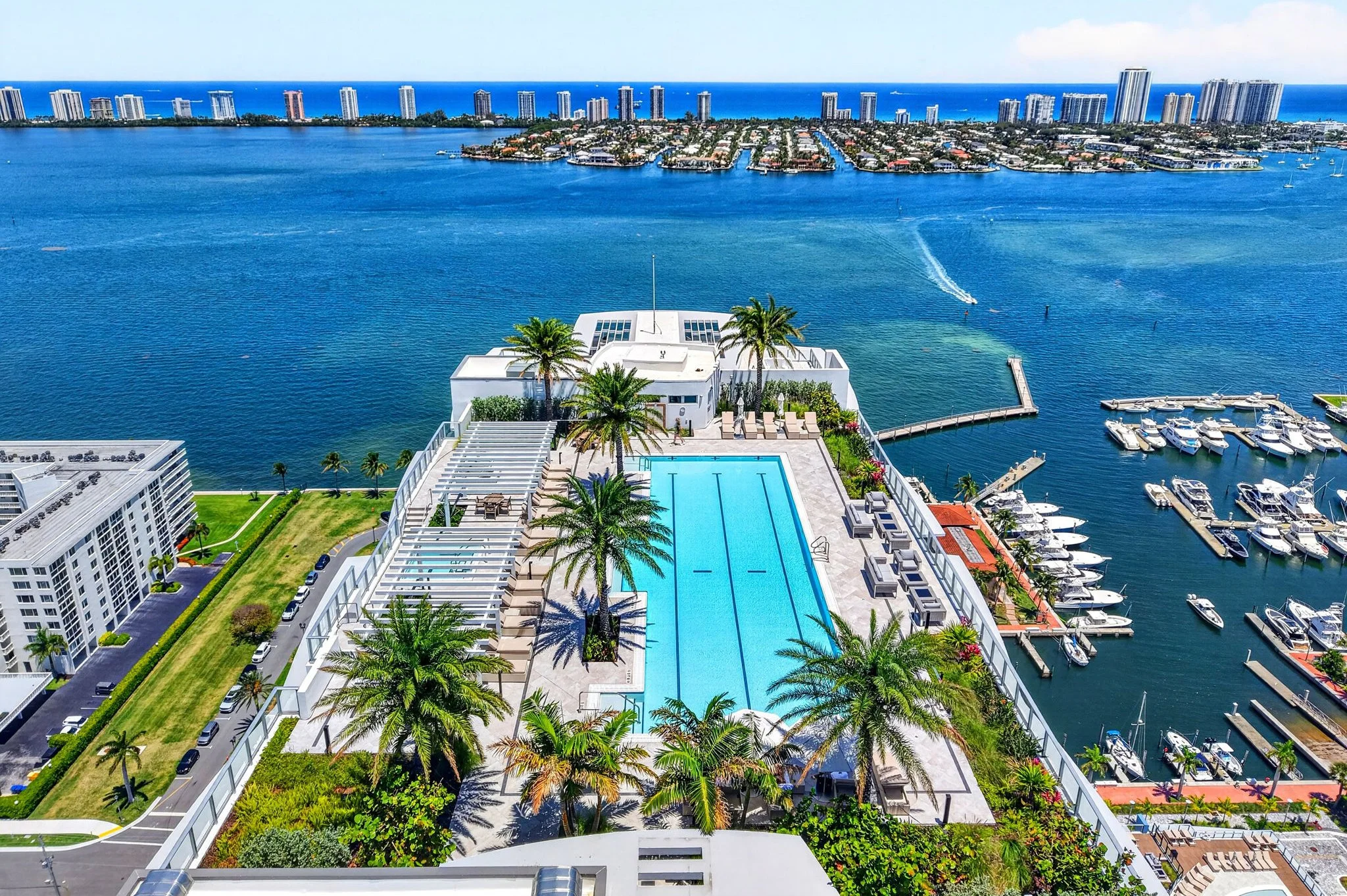 156-Amenities roof top pool.jpg