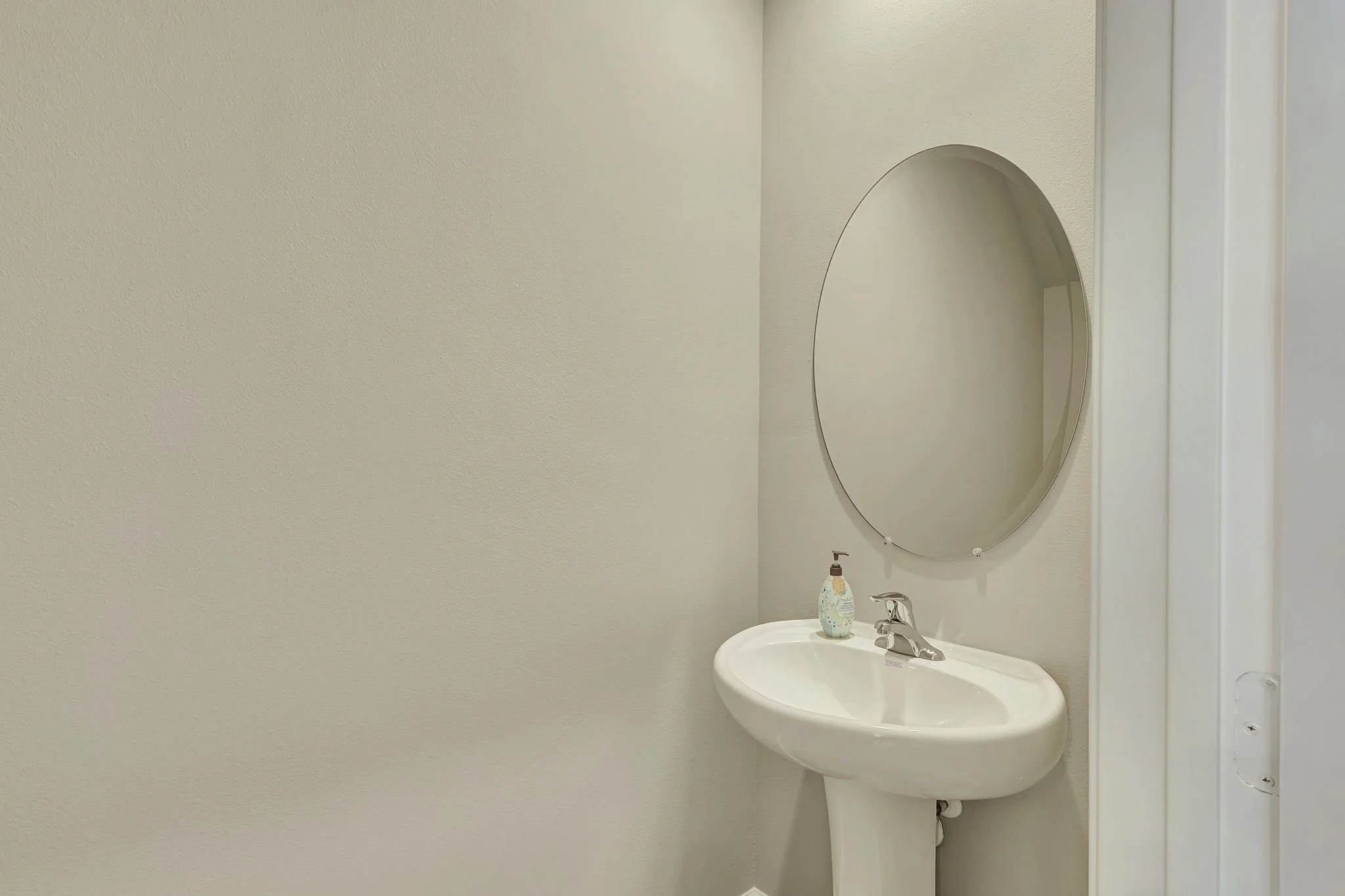 12-Guest Bathroom.jpg