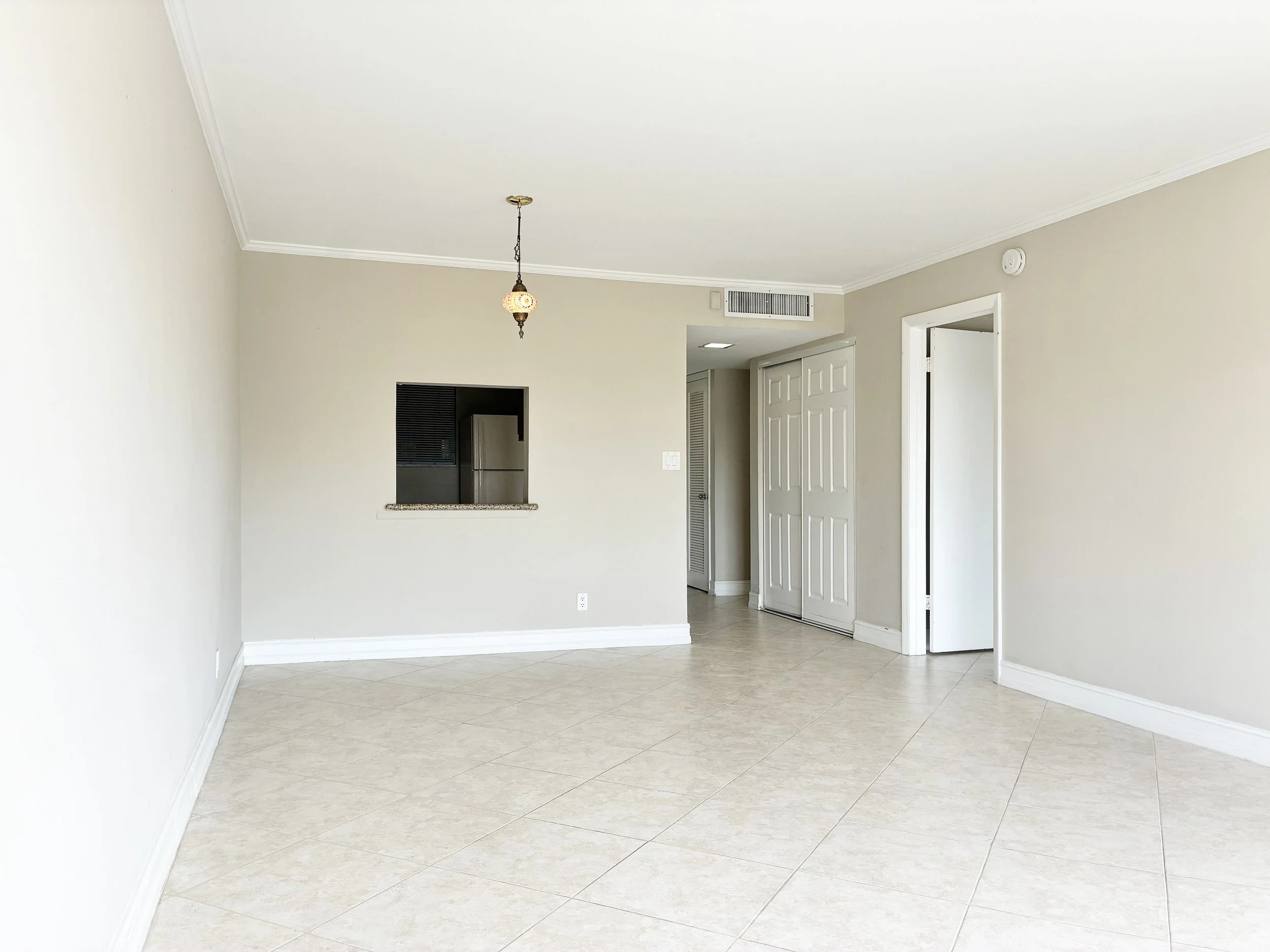33-Living Area.jpg