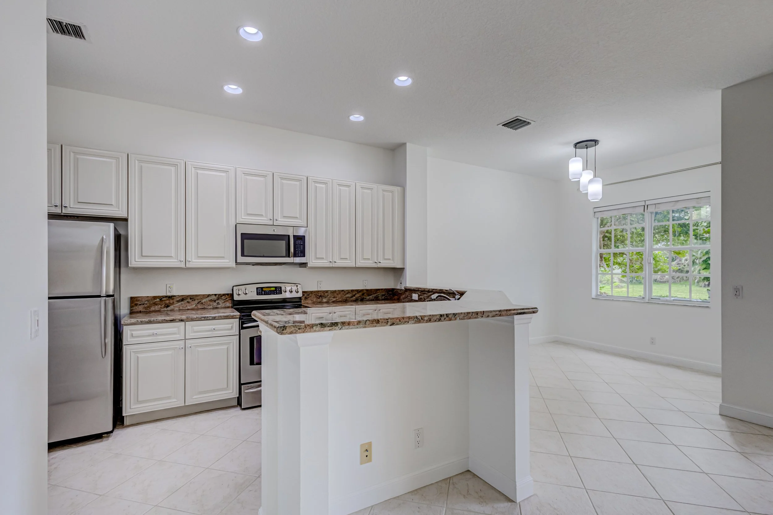 12-Kitchen.jpg