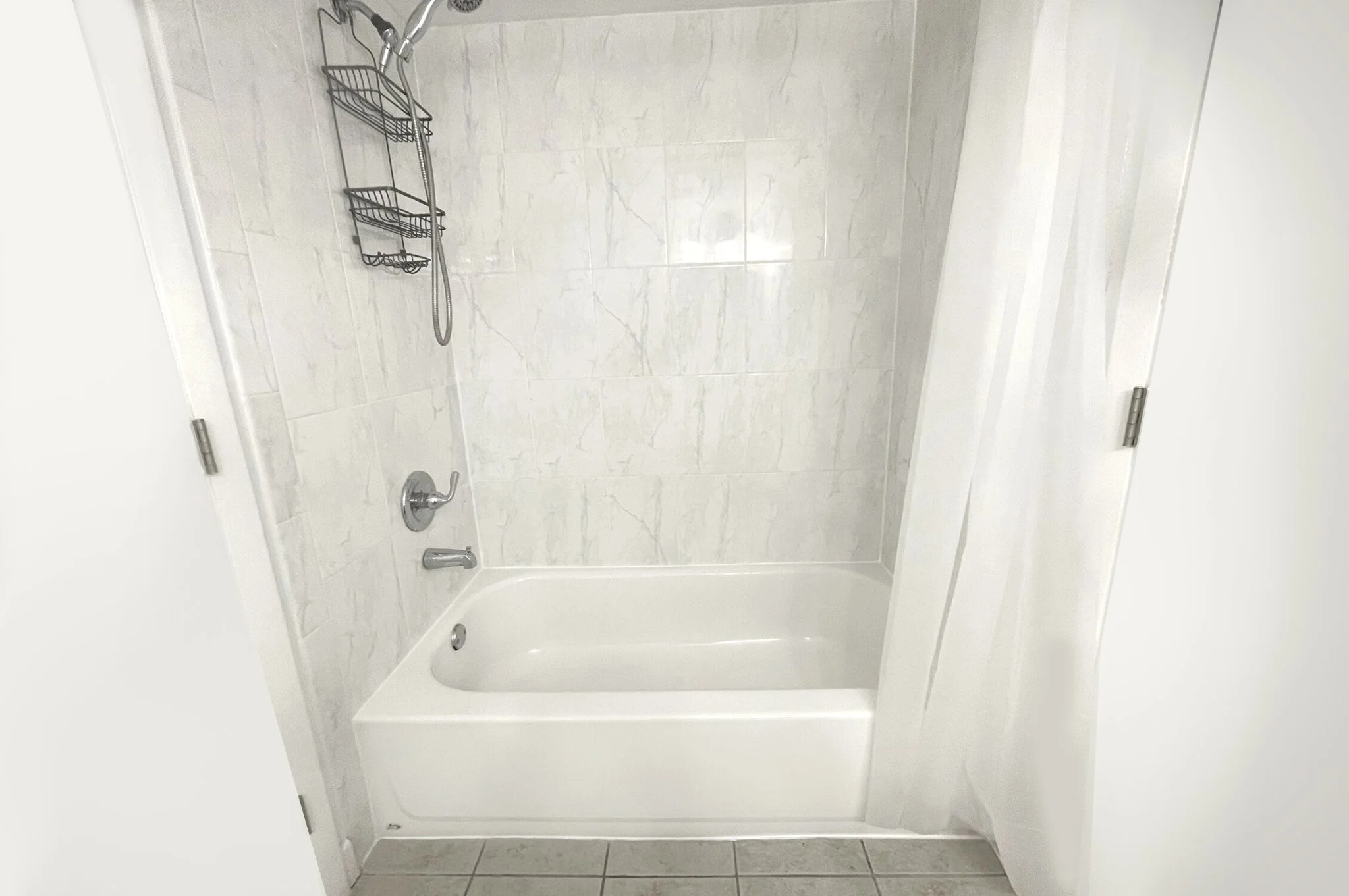 11-Bathroom Tub and shower.jpg