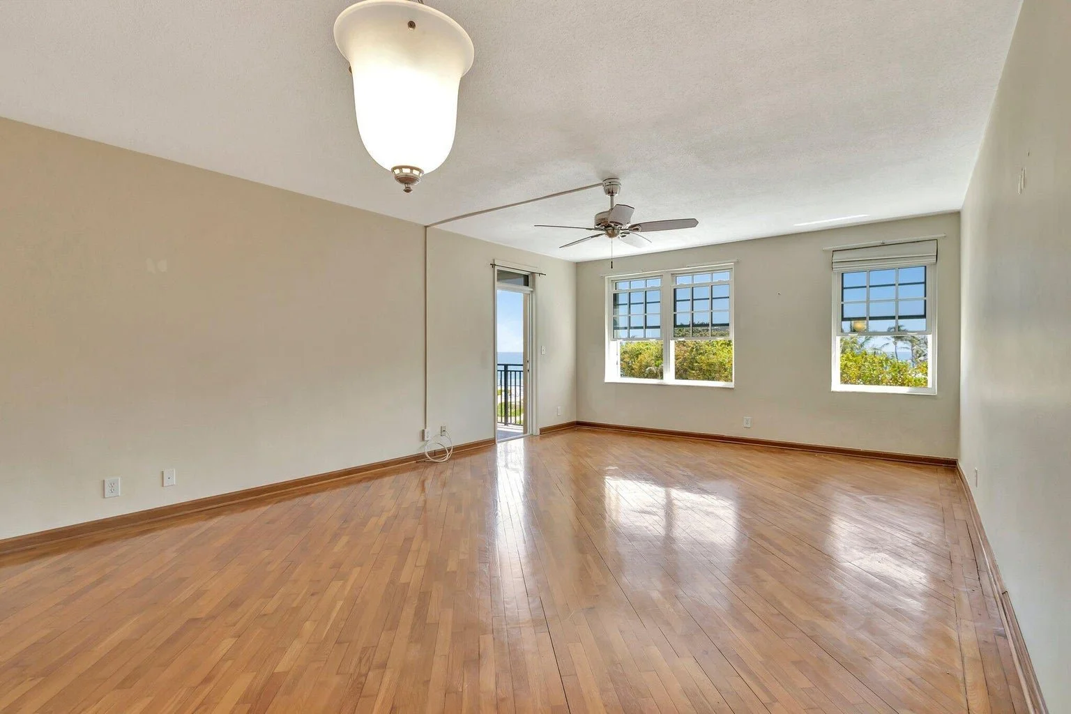 7-Living Area.jpg