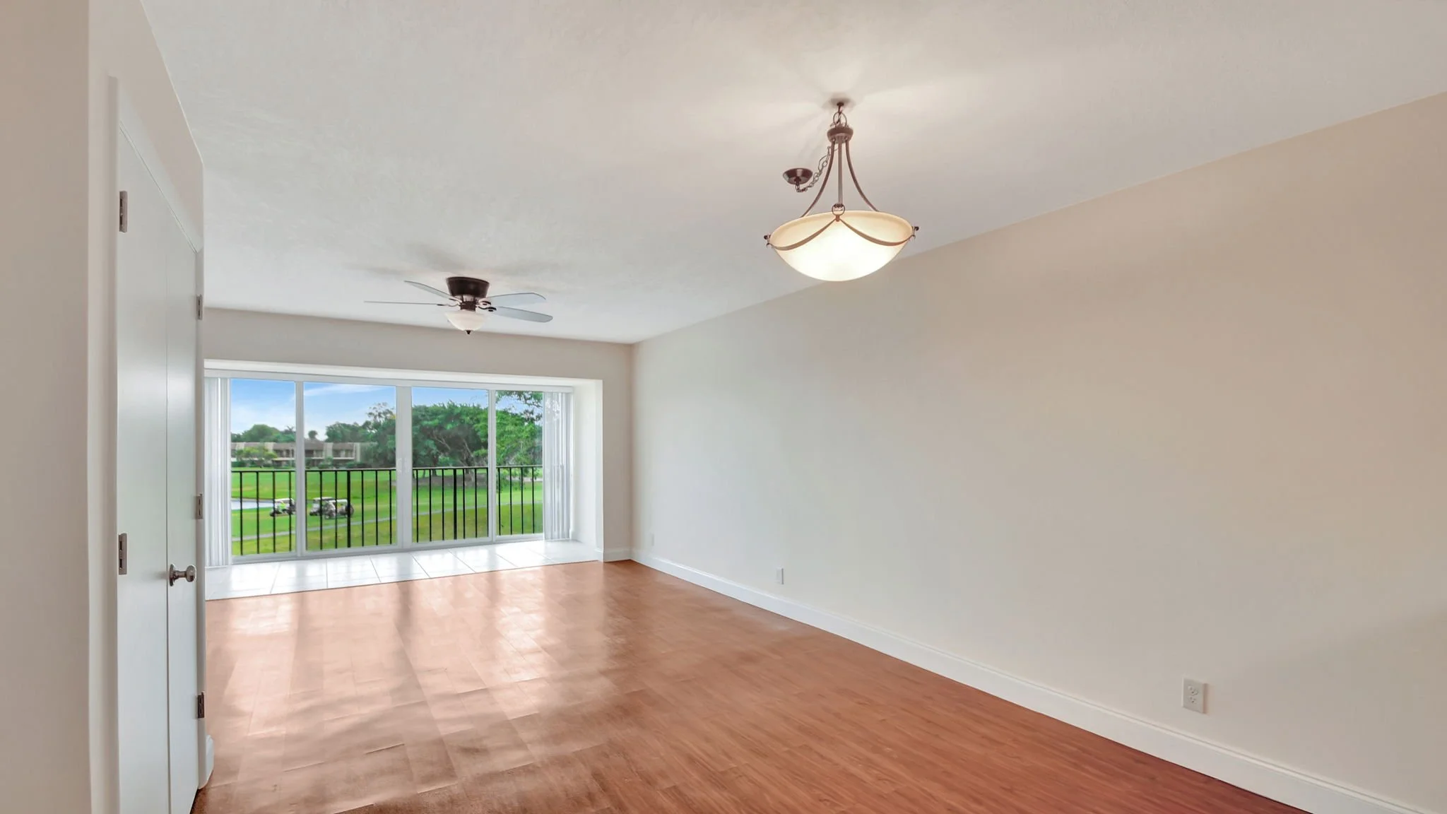 36-Living Area.jpg