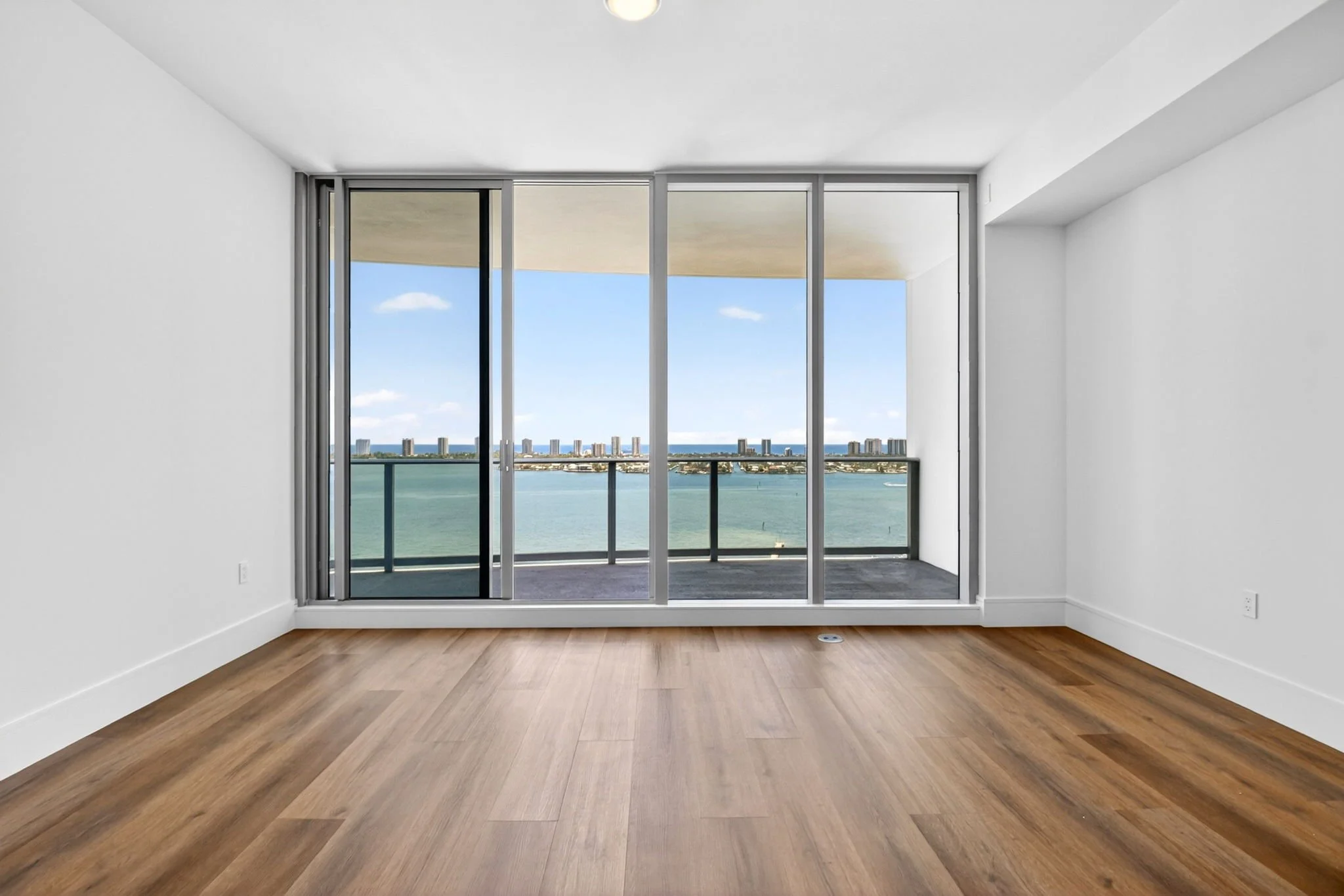 4-Living room with Intracoastal view.jpg