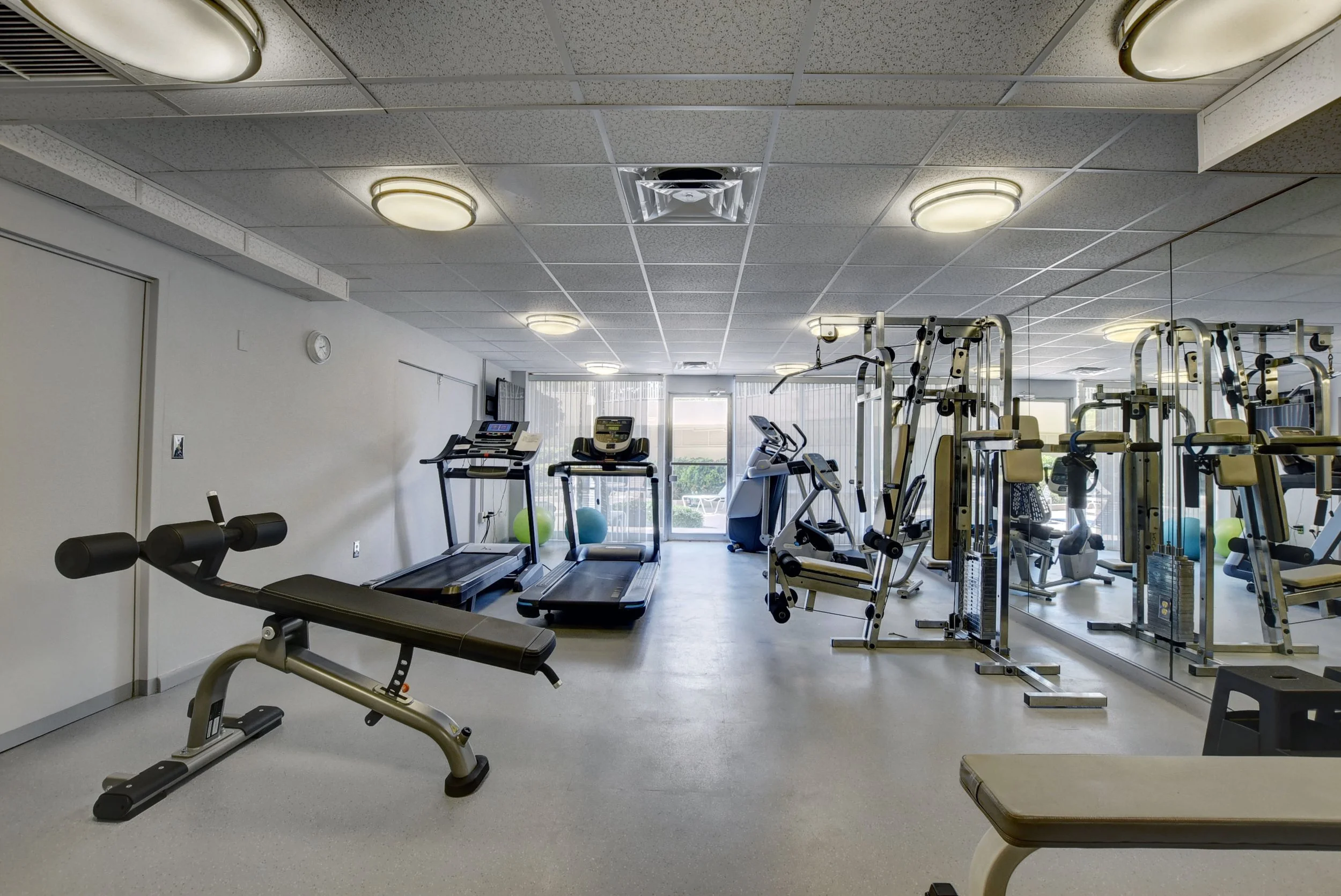 49-Spacious Condo Beach Front.jpg