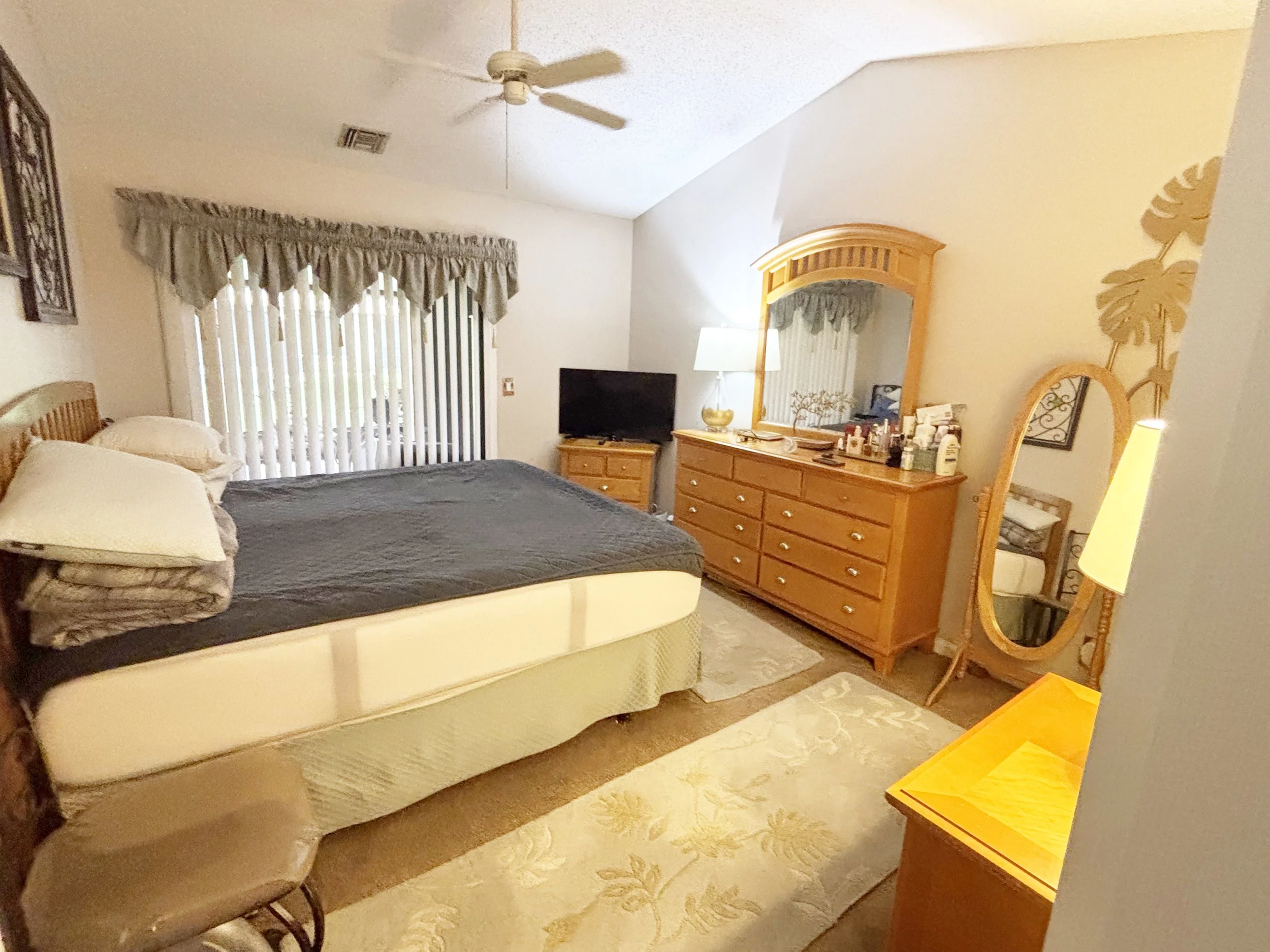 20-Master Bedroom.jpg