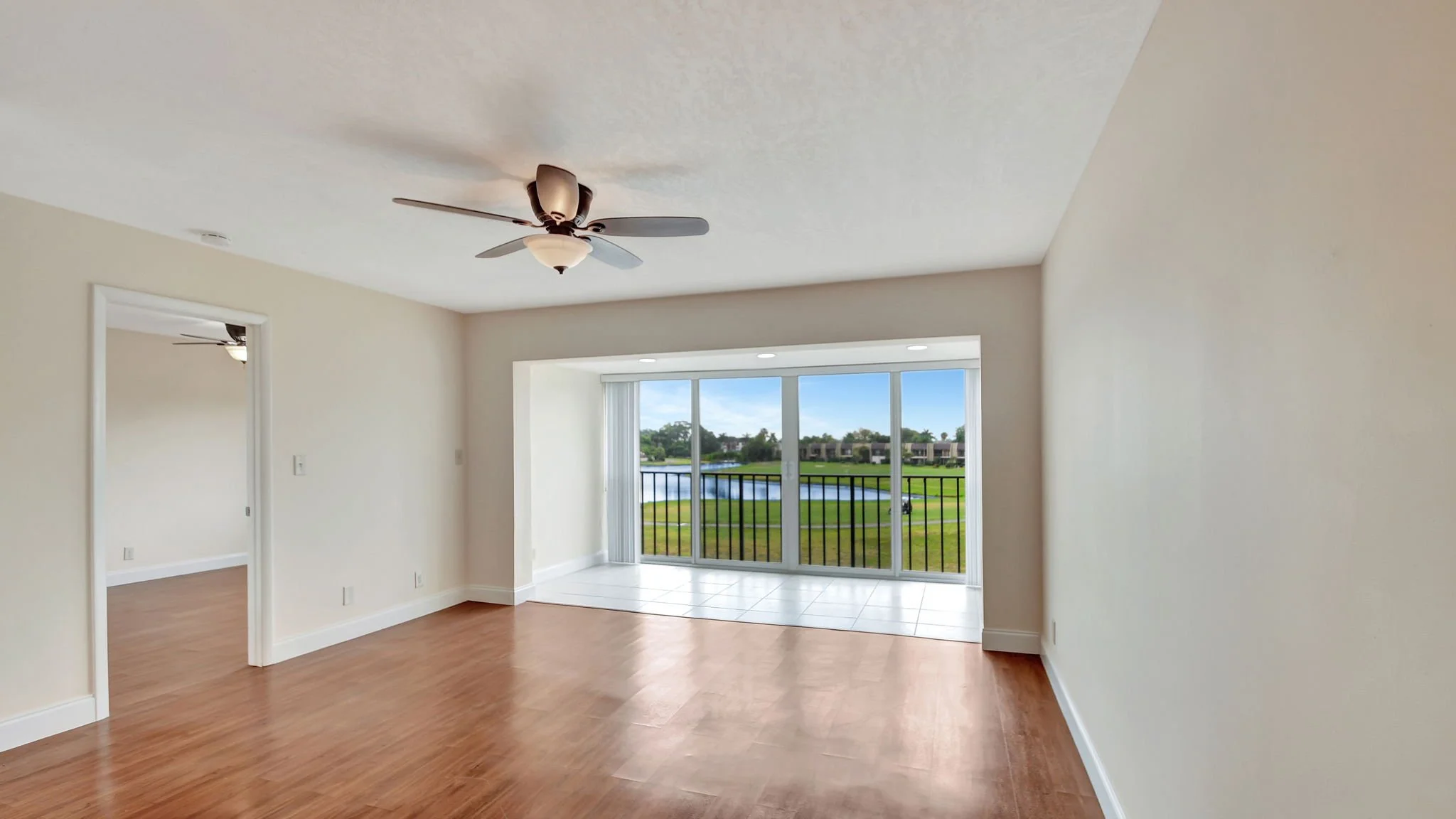 41-Living Area.jpg