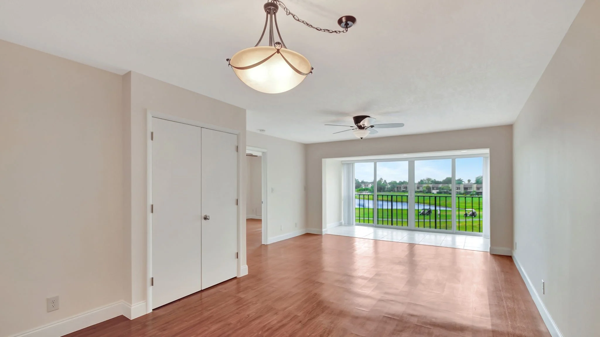 37-Living Area.jpg