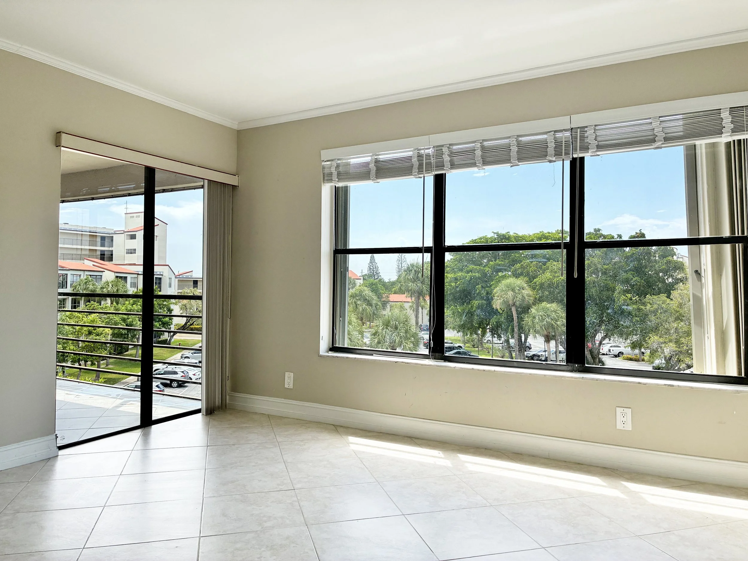 34-Living Area.jpg