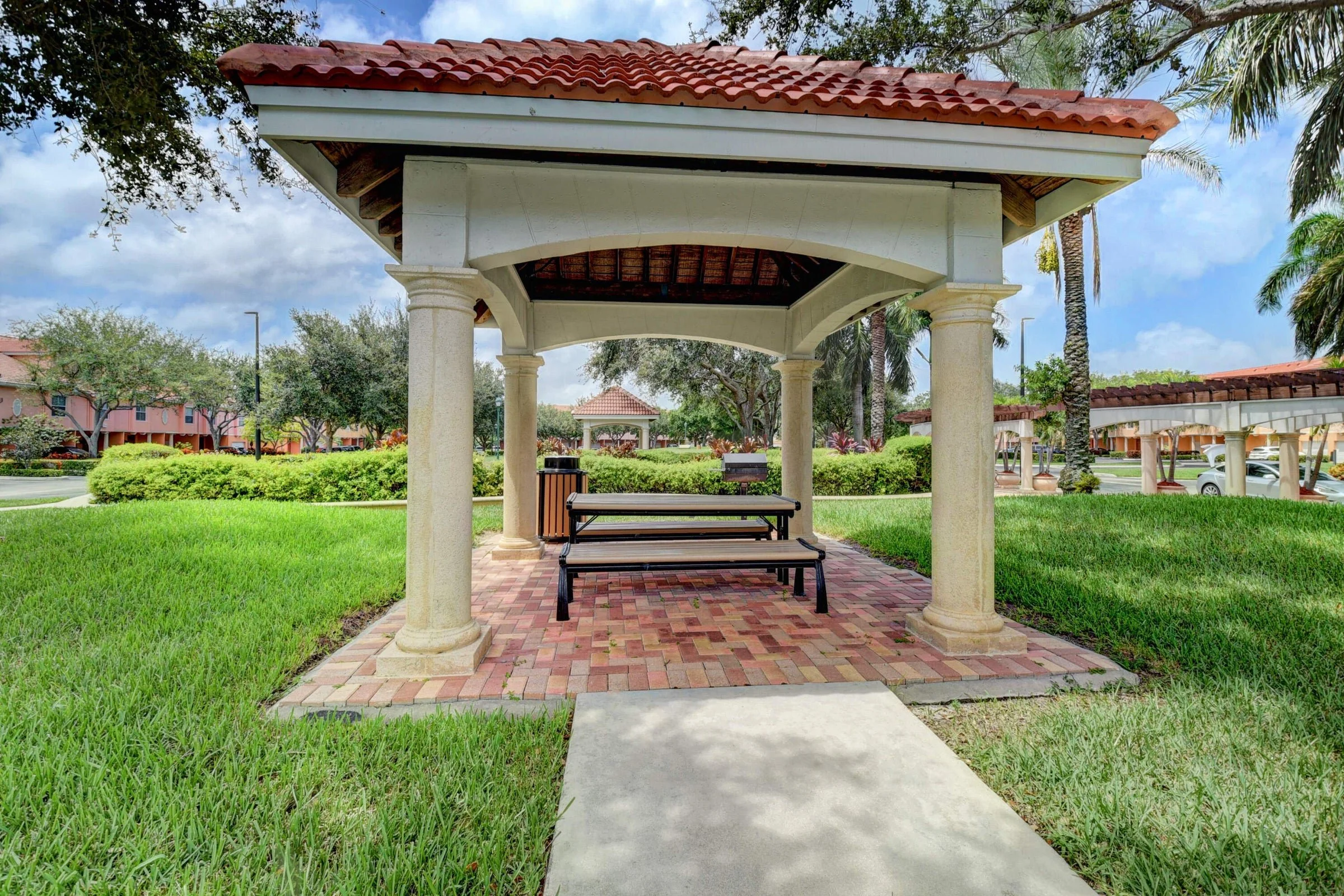34-BBQ Area.jpg