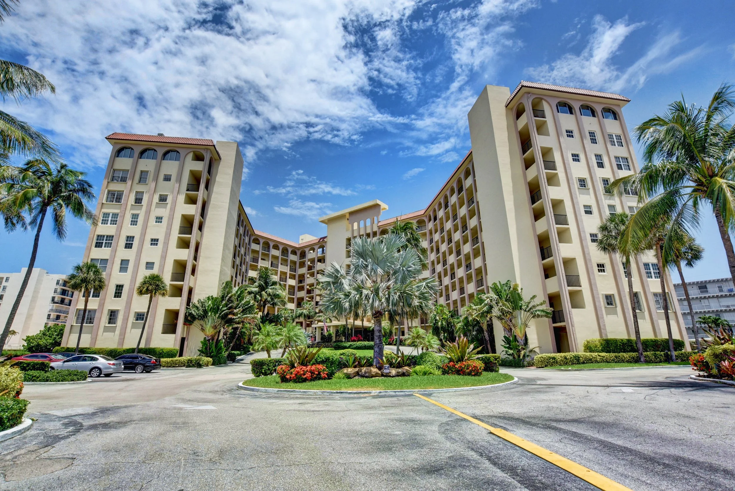 02-Waterfront Apartment.jpg