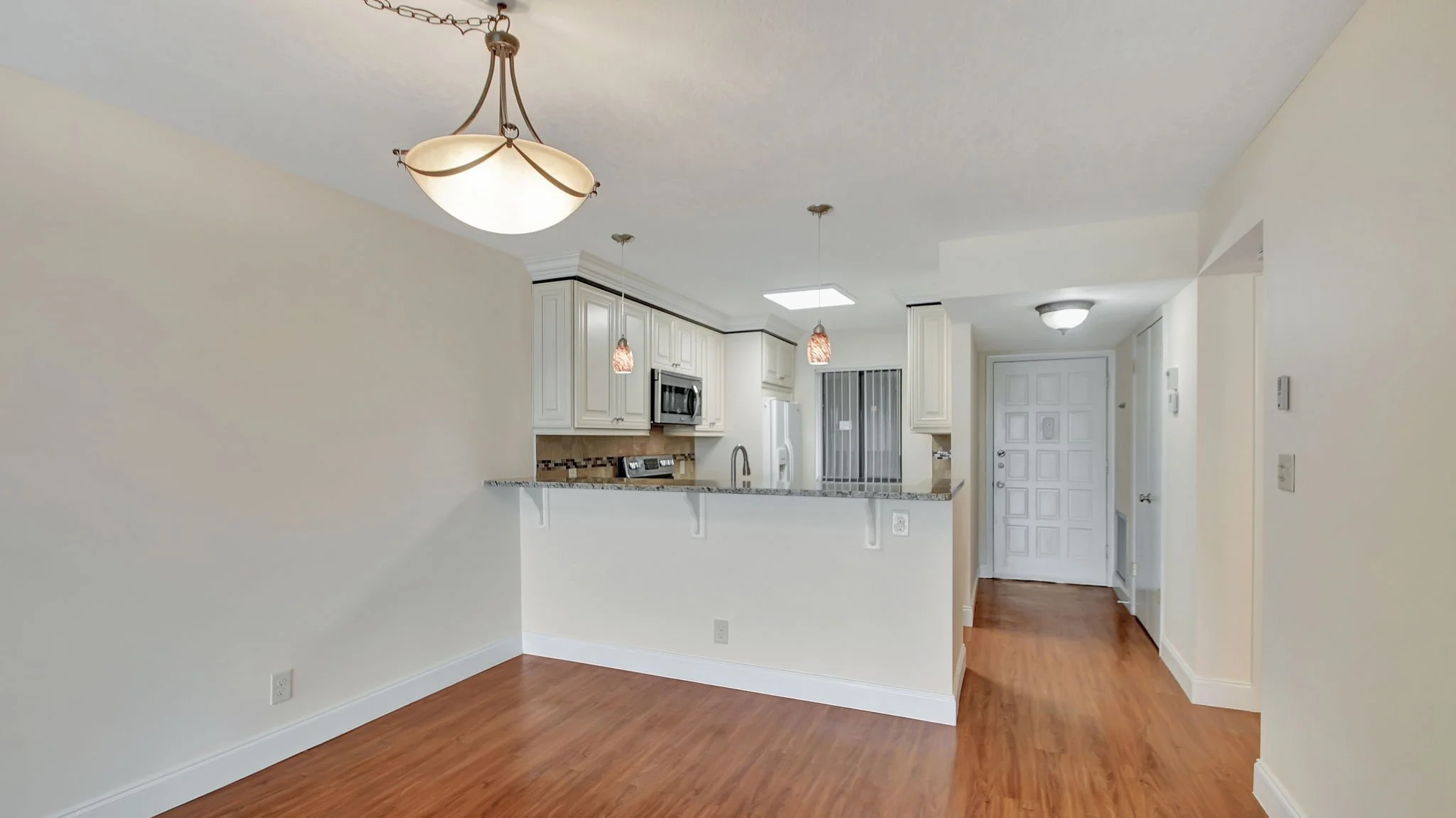 7-Entrance and Kitchen.jpg