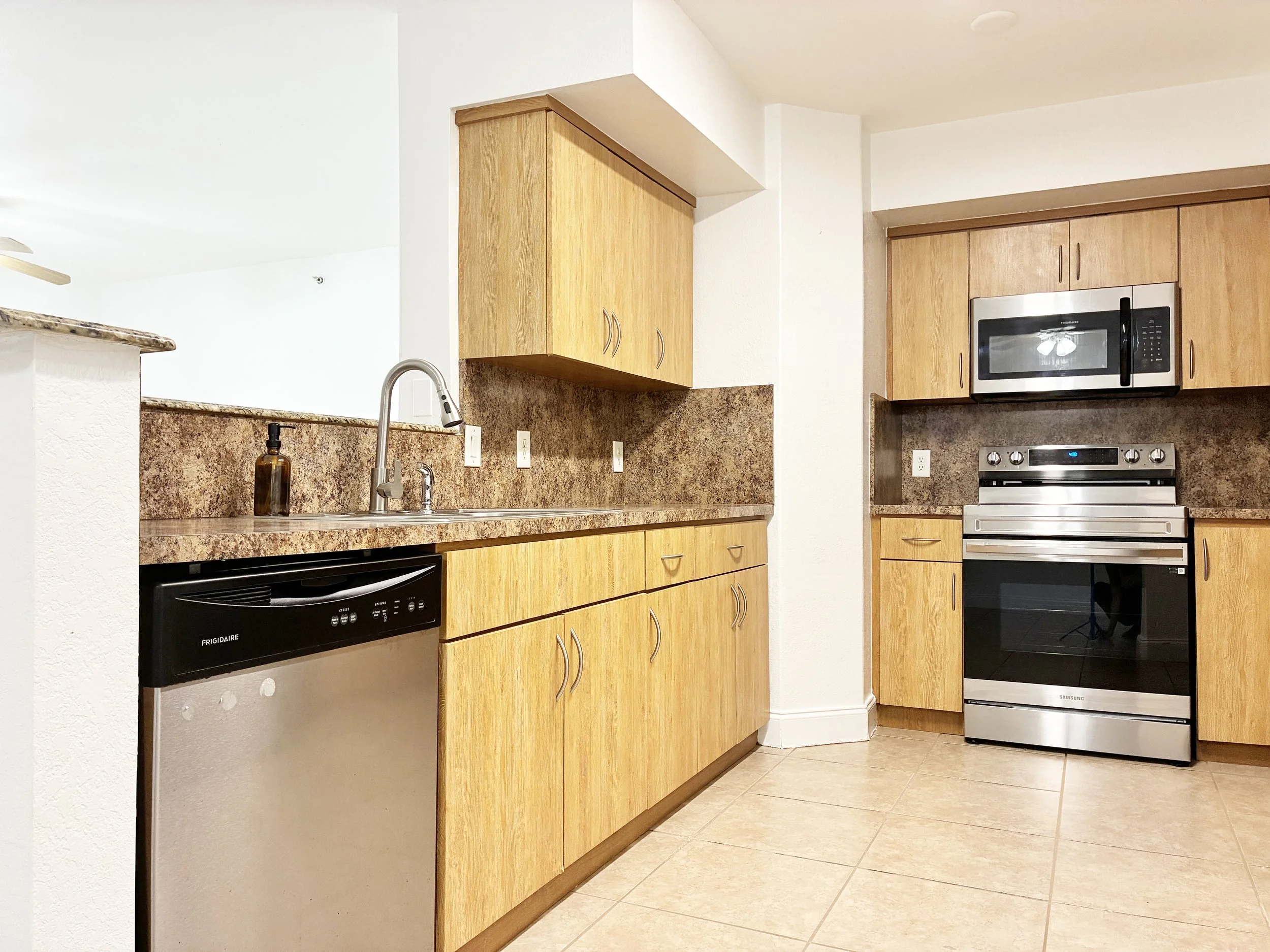24-Kitchen.jpeg
