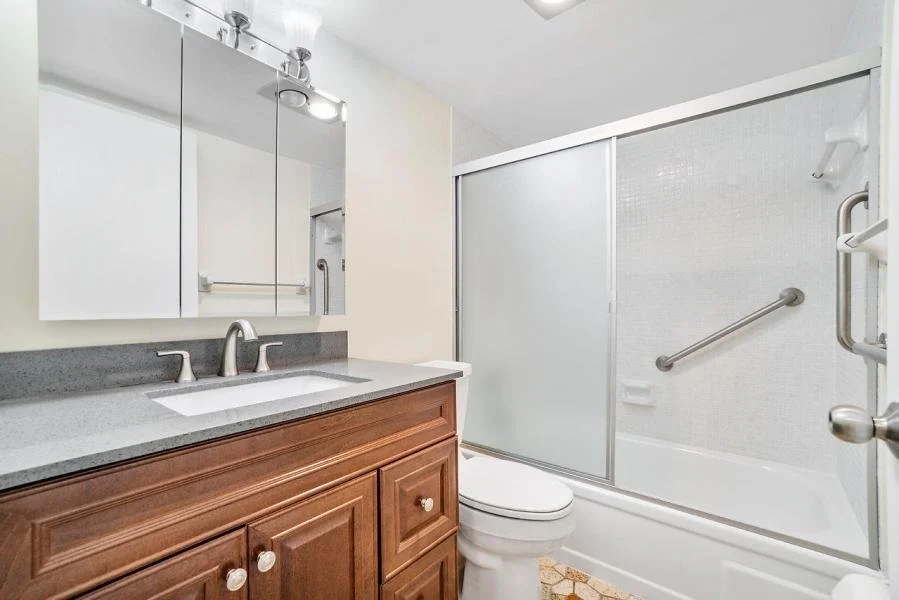 9-Bathroom.jpg