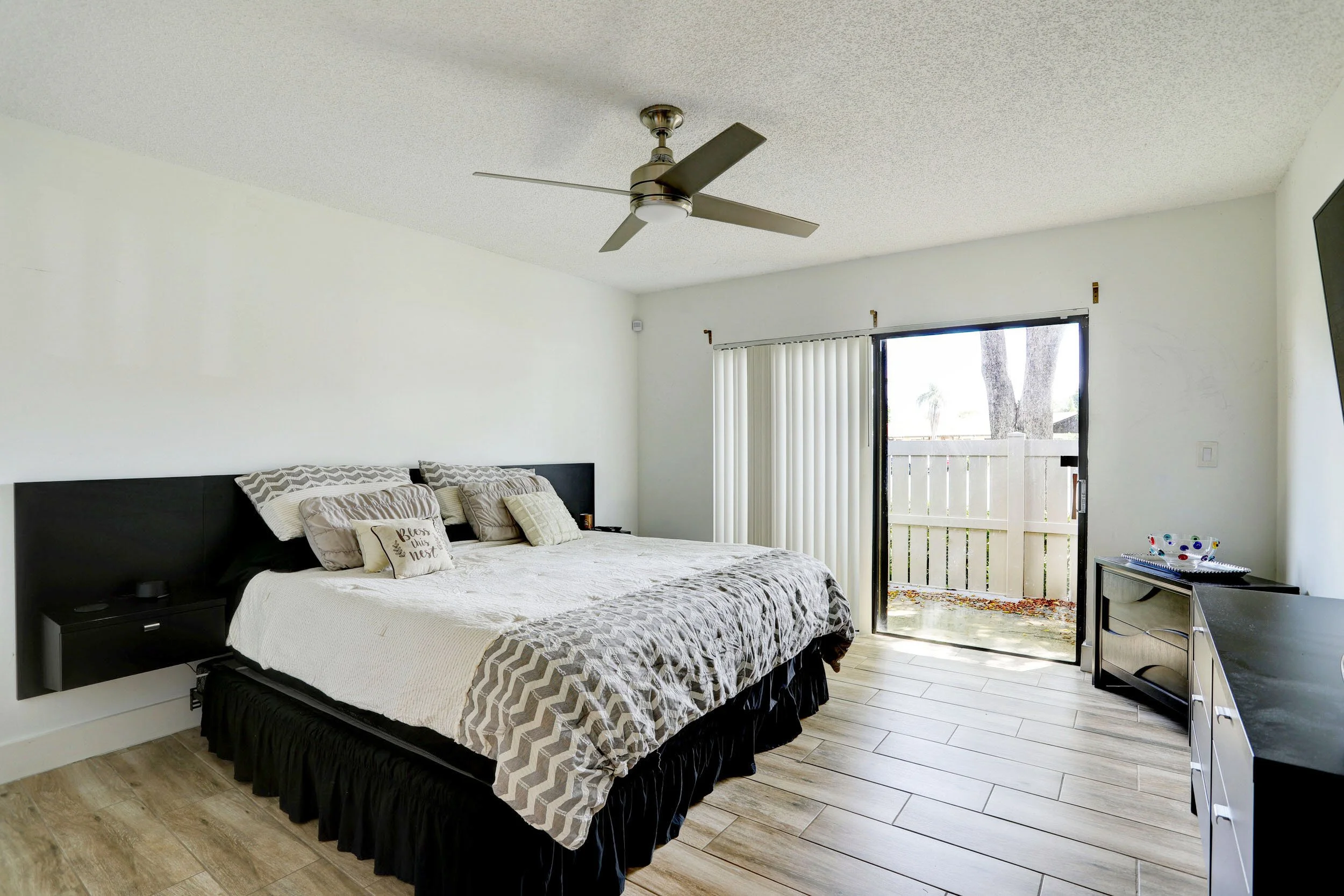 31-Master Bedroom.jpg