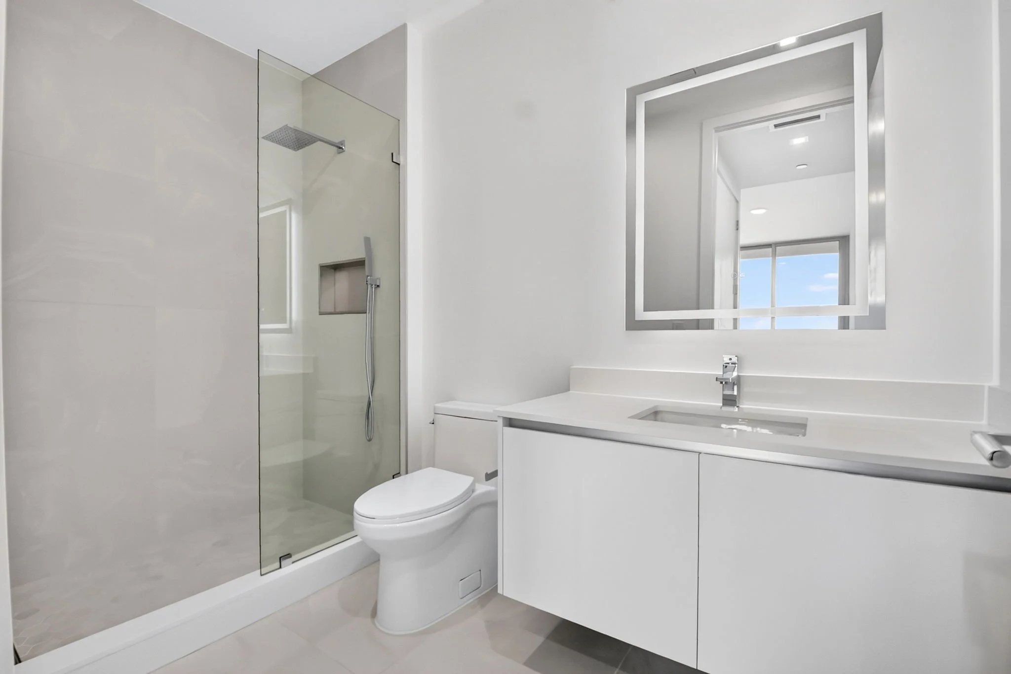 81-Second Bathroom-220 Lake Shore Dr 1511.jpg