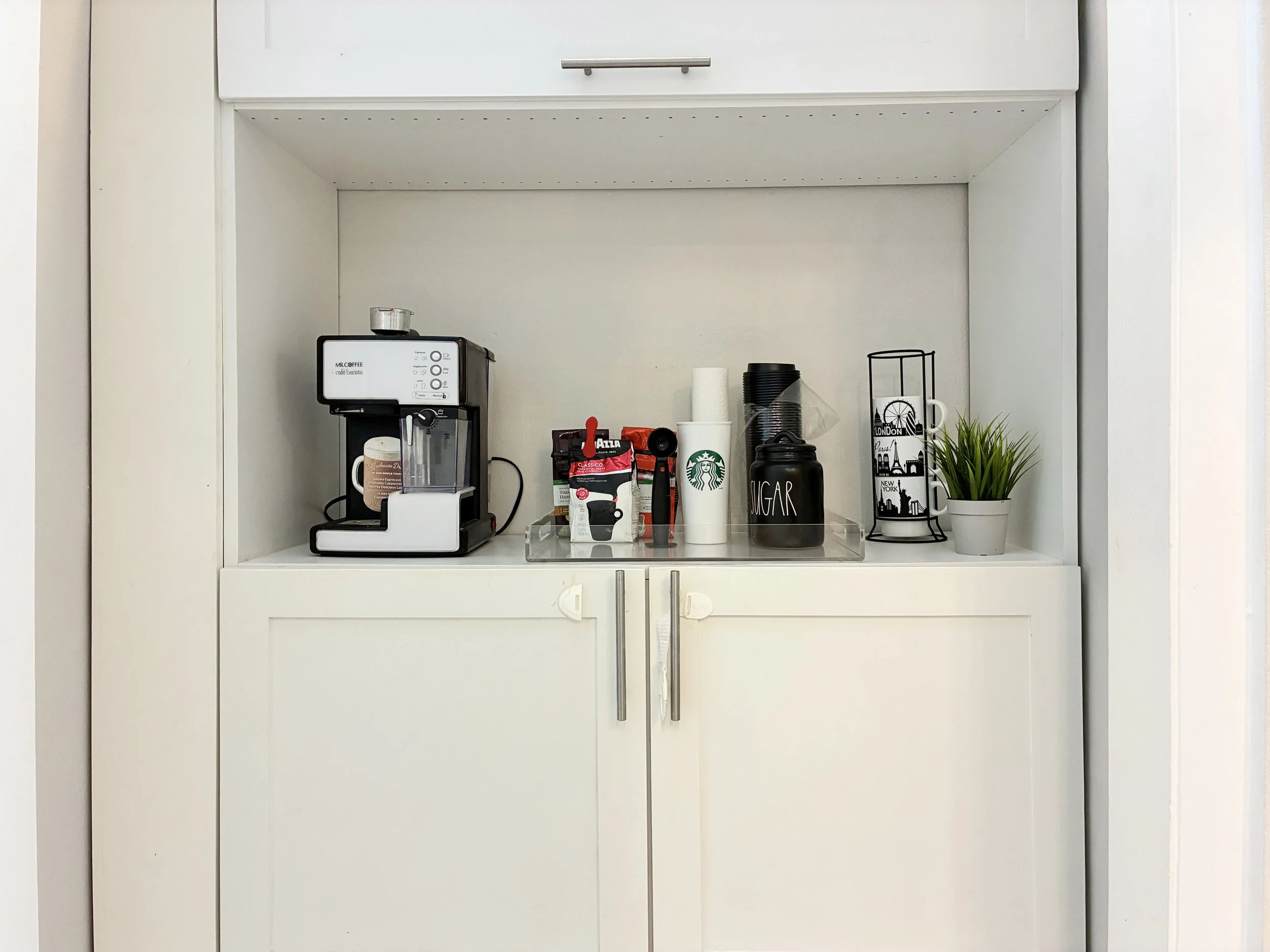6-Foyer Coffee Area.jpeg