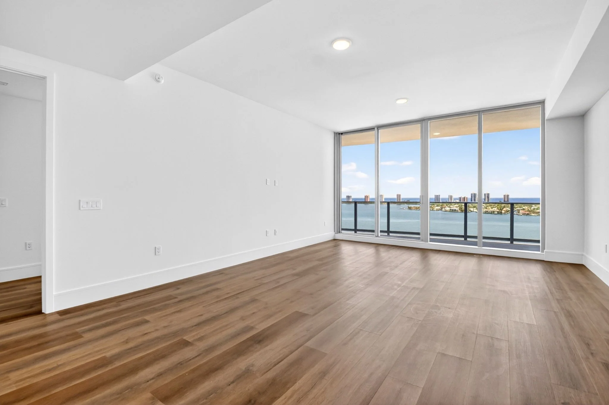 13-Living area.jpg