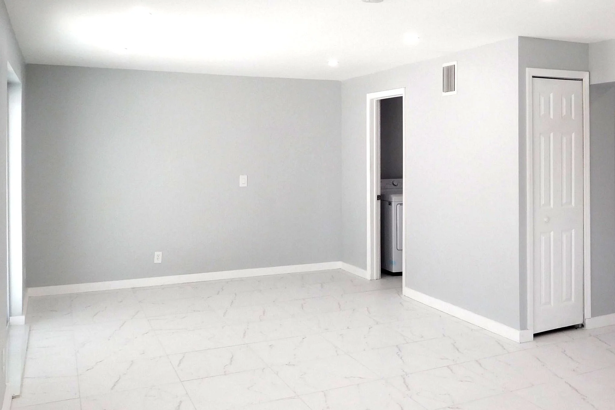 41-Living Area.jpg