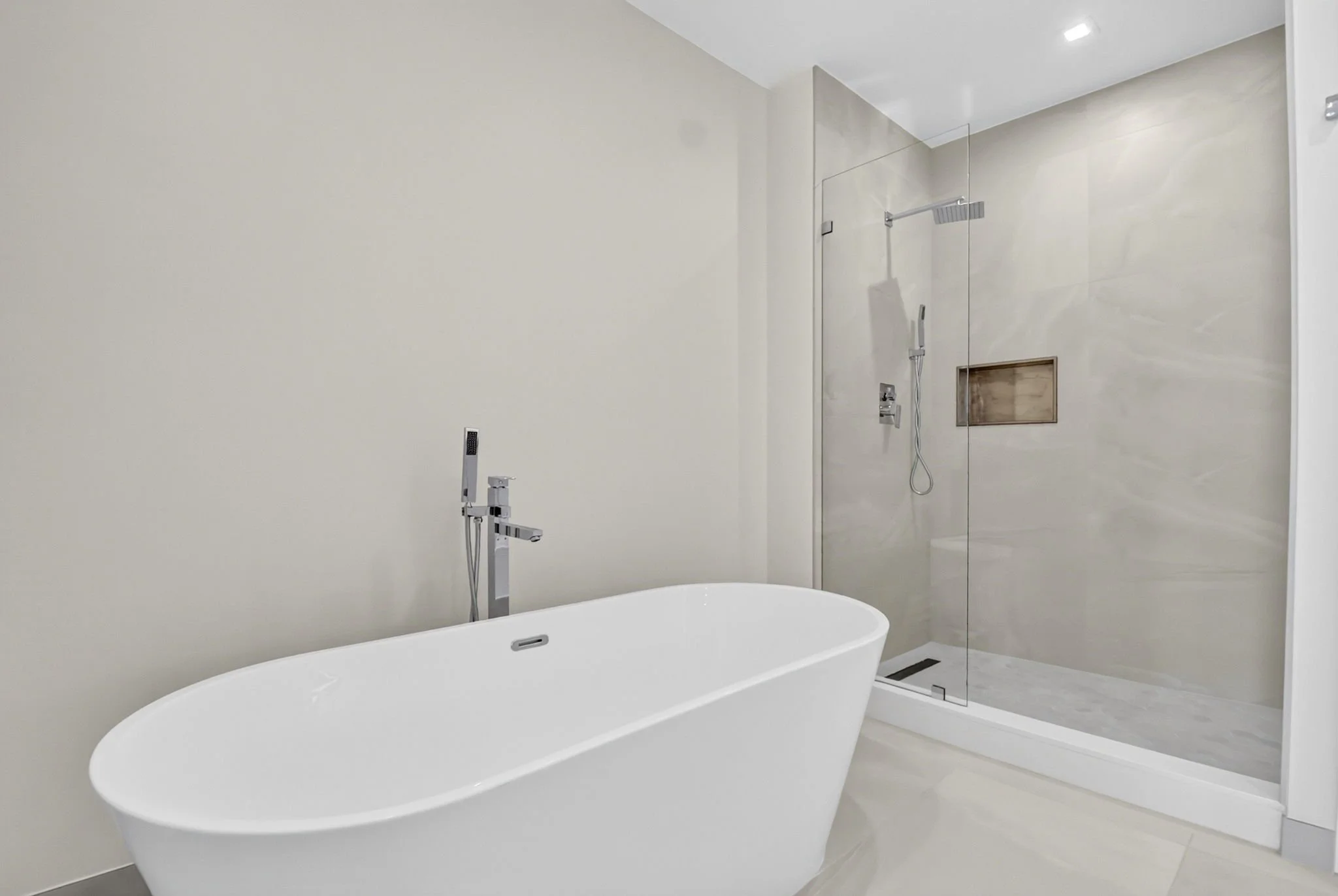 55-Master Bathroom-220 Lake Shore Dr 1506.jpg