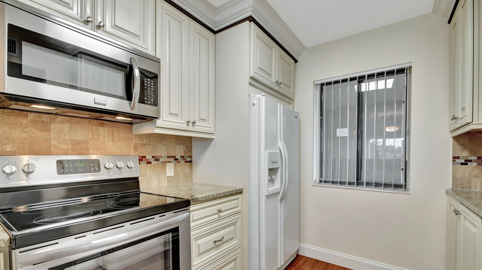 33-Kitchen.jpg