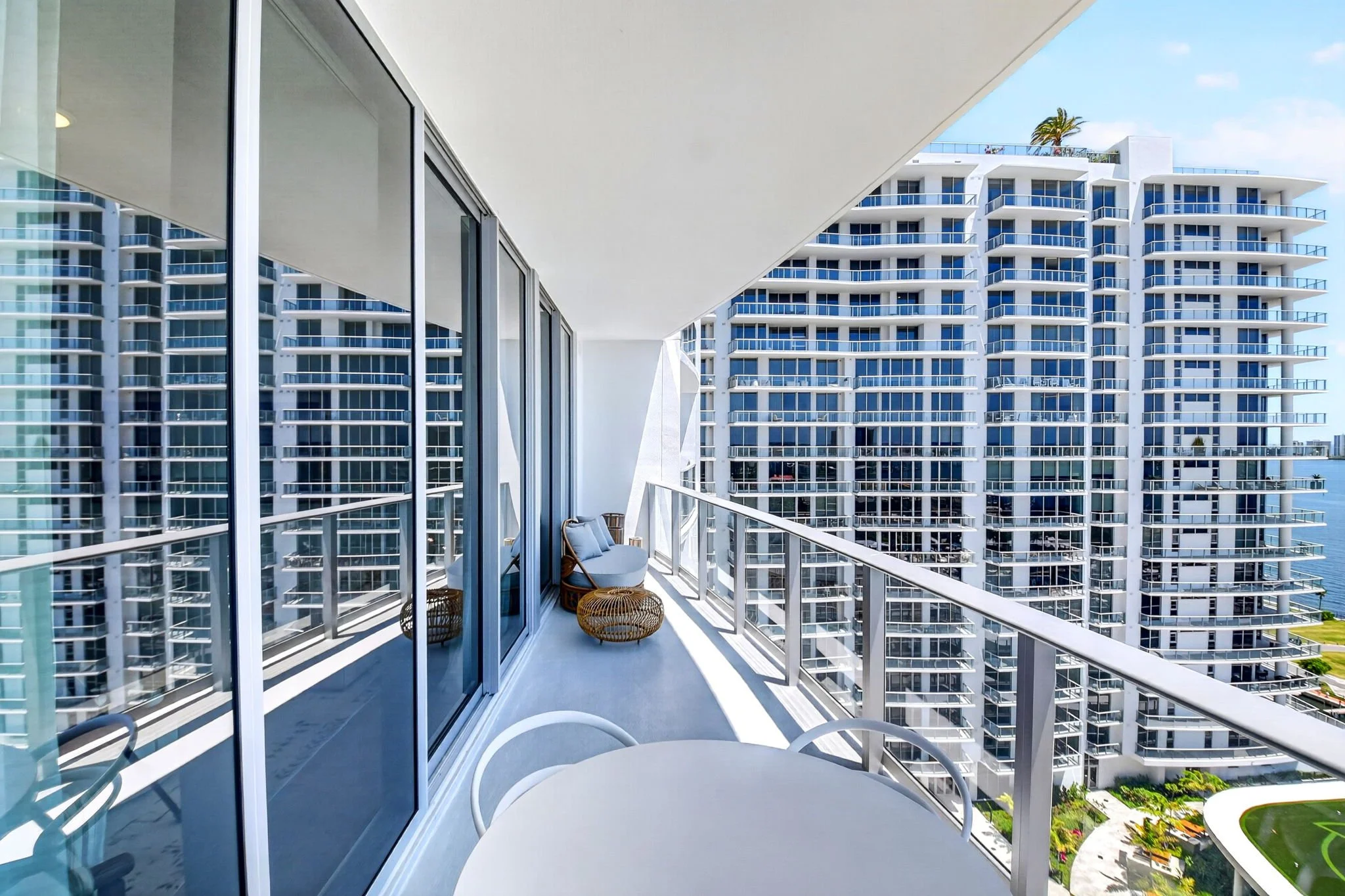 43-Living room balcony overlooking Intracoastal.jpg
