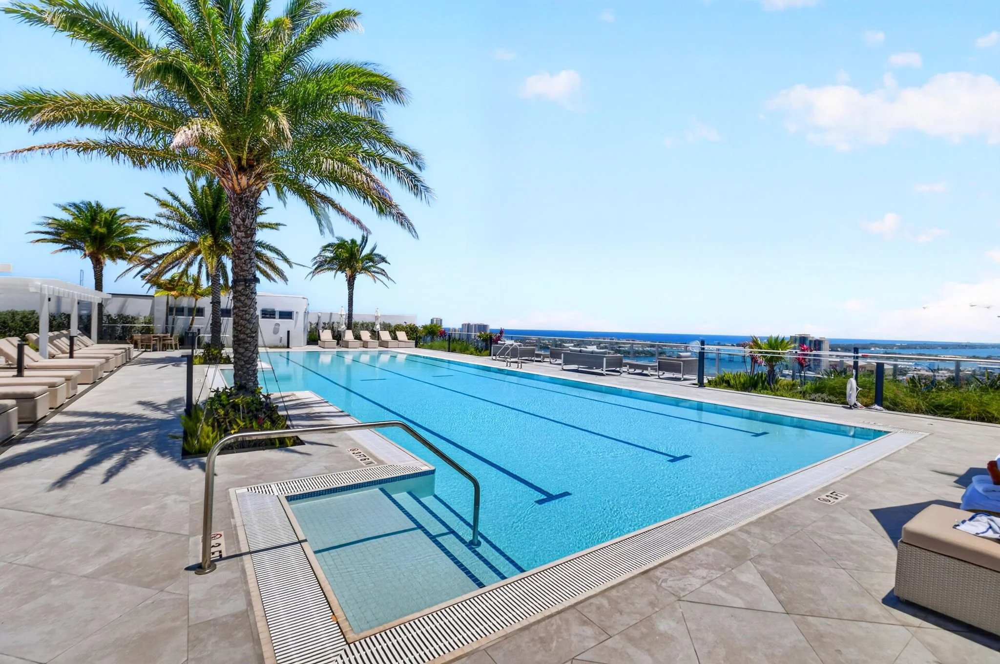 154-Amenities roof top pool.jpg