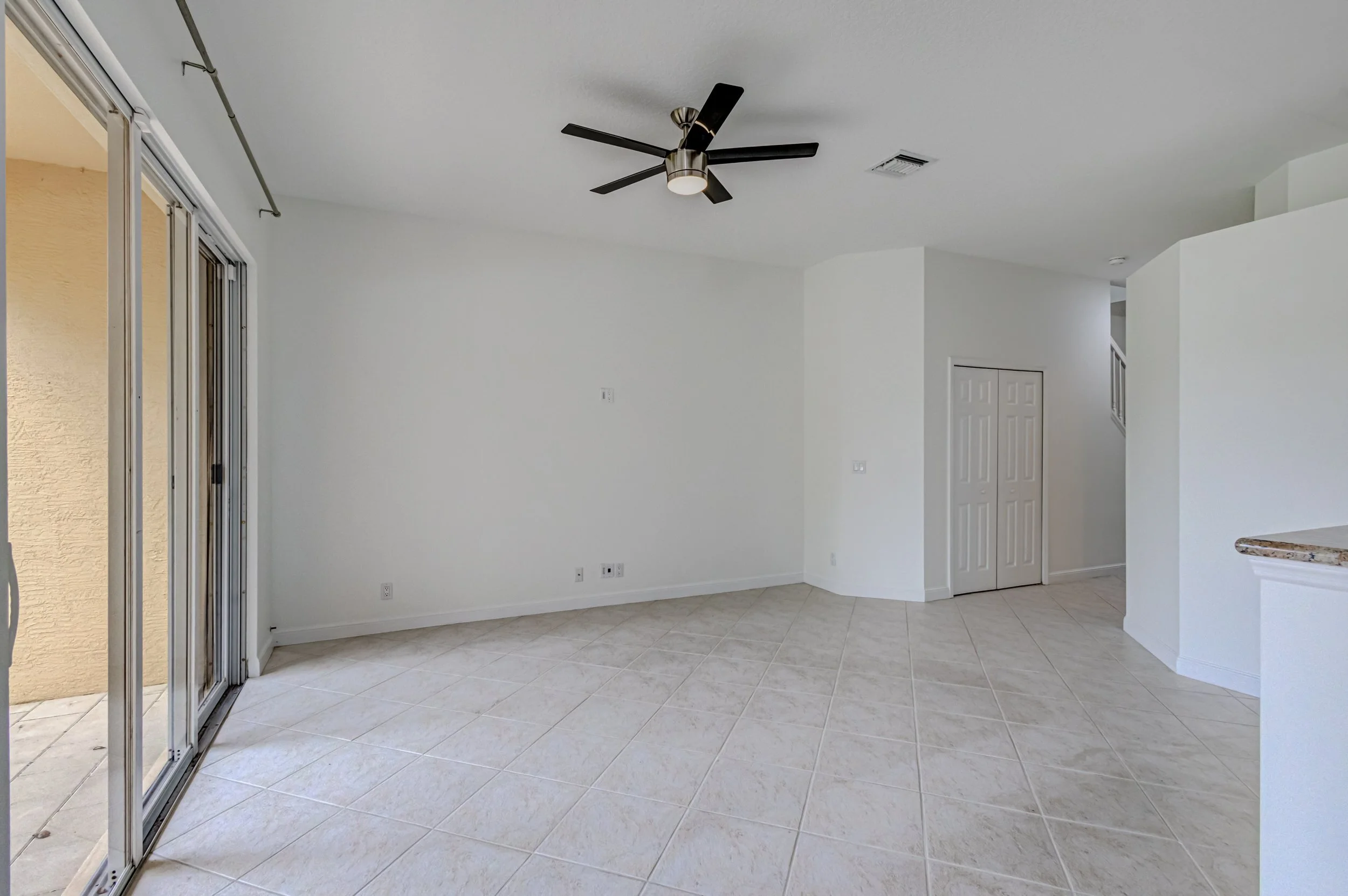13-Living room.jpg