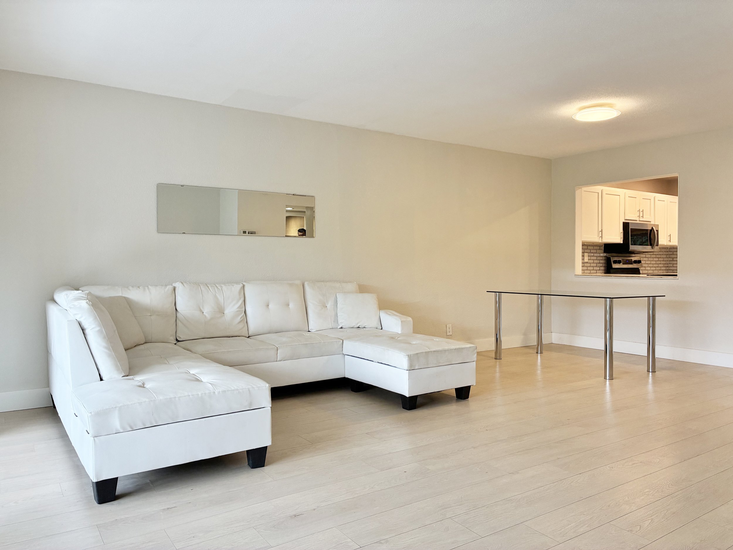 49-Living Area.jpeg