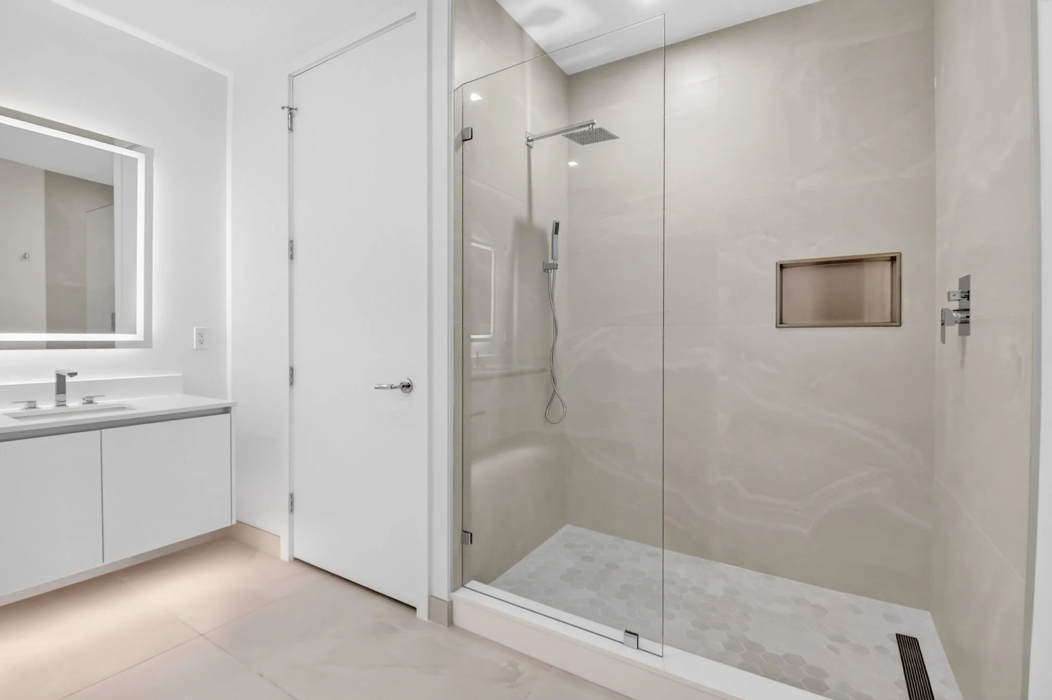 77-Master Bathroom-220 Lake Shore Dr 1511.jpg