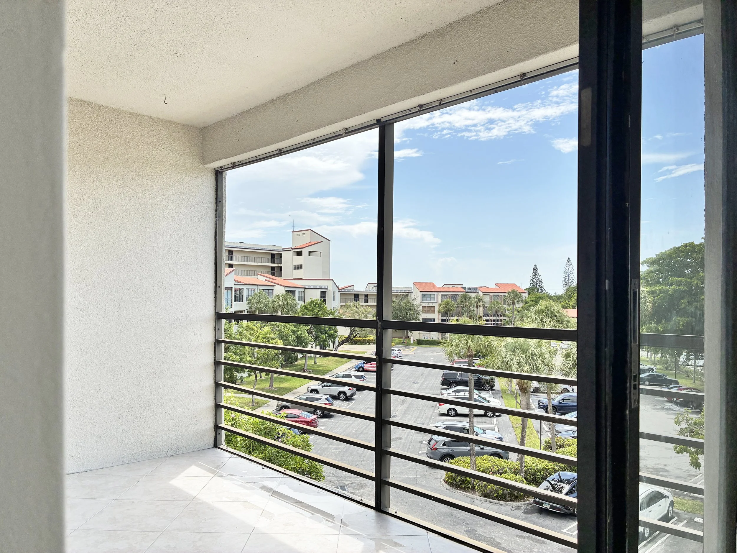 37-Balcony.jpg