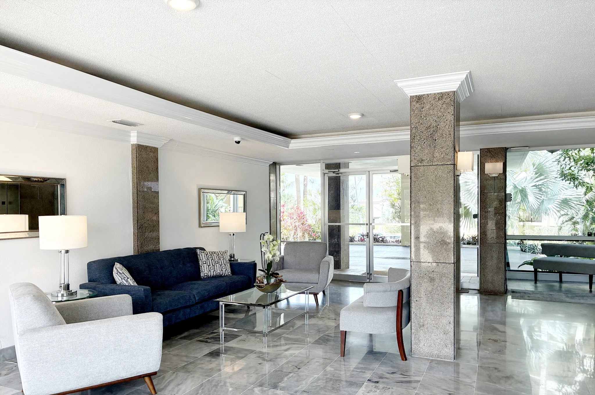 112-Palm Beach-La Bonne Vie-Entrance Lobby.jpg