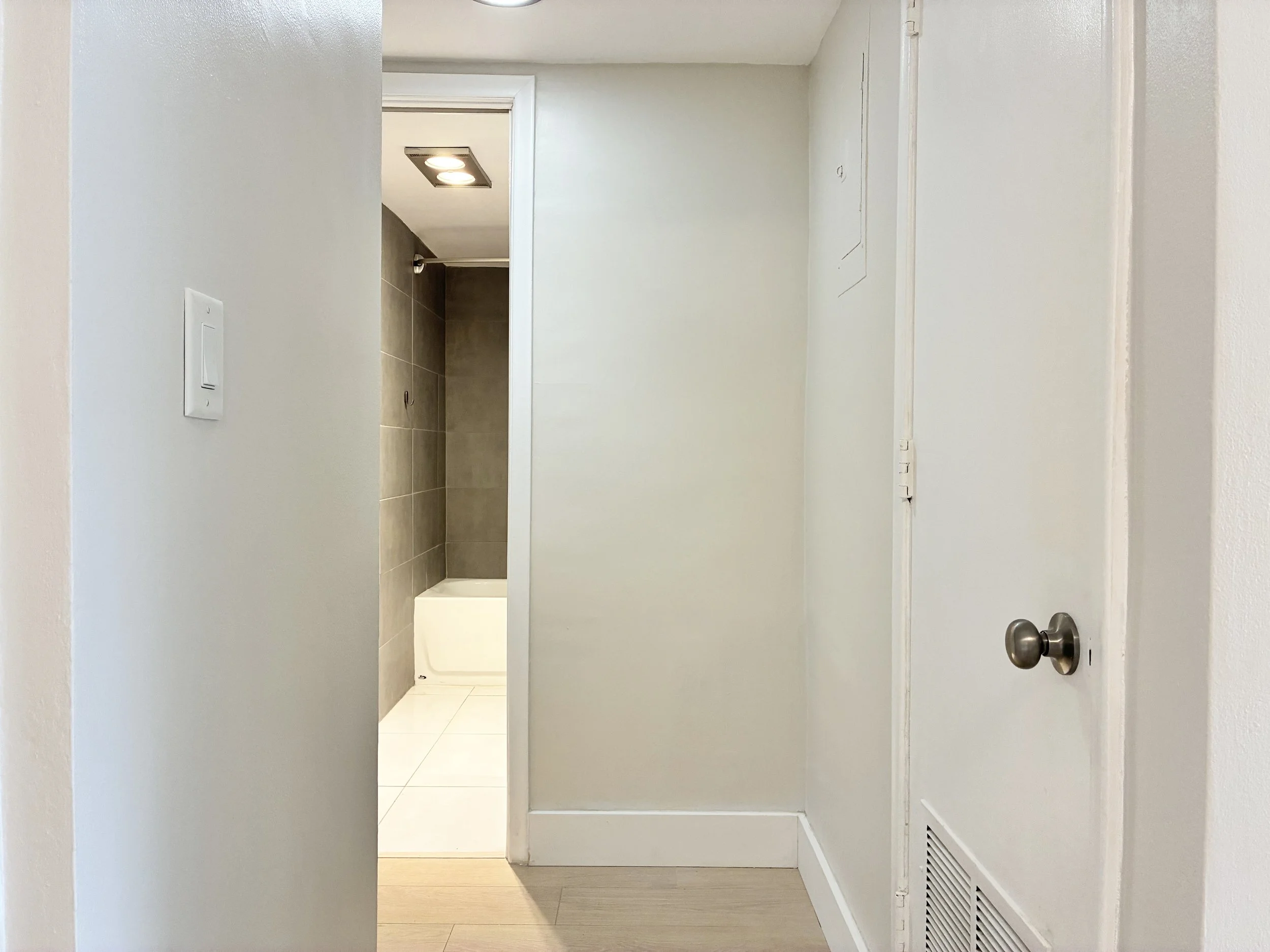 30-Hallway.jpeg