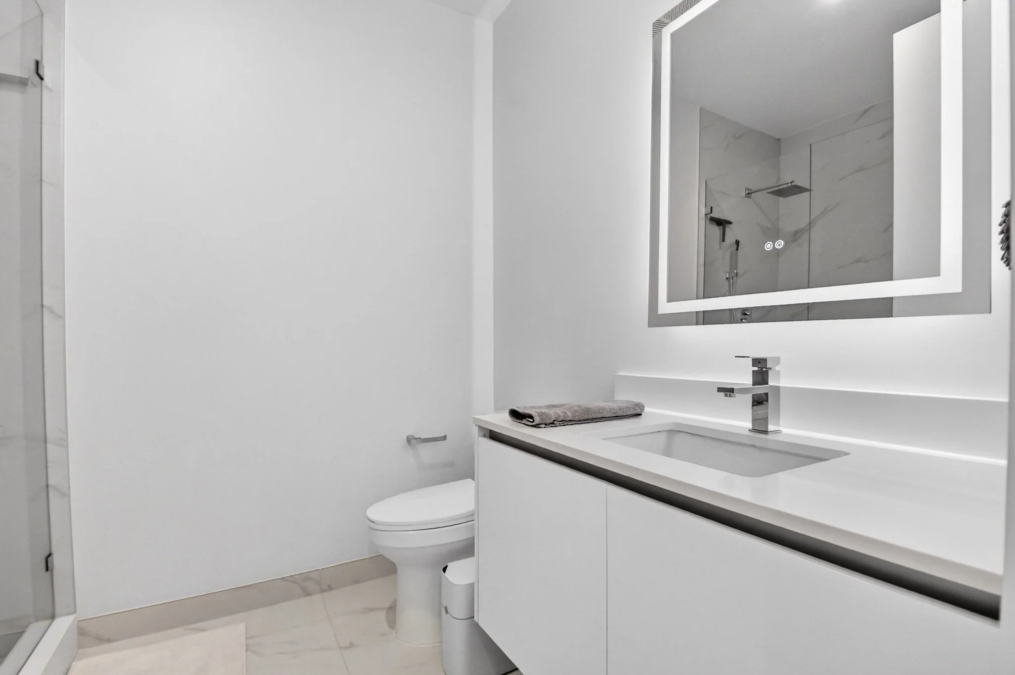 80-Third bedroom en suite bathroom.jpg
