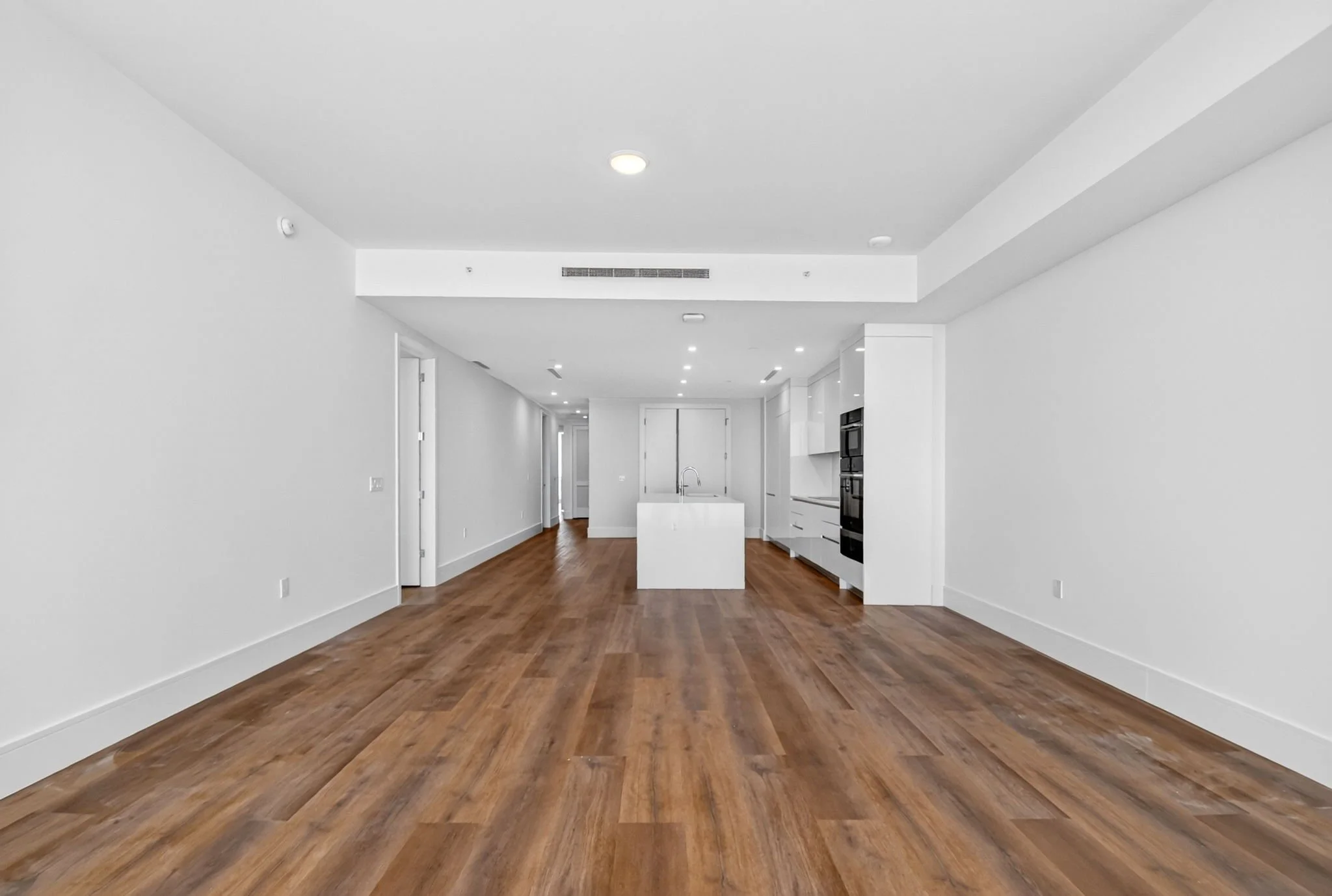30-Living Area-220 Lake Shore Dr 1506.jpg